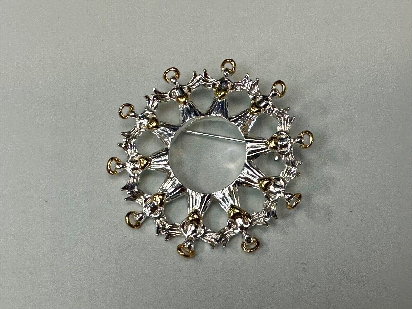 Angles in Circular pattern holiday wreath Avon signed vintage brooch pin