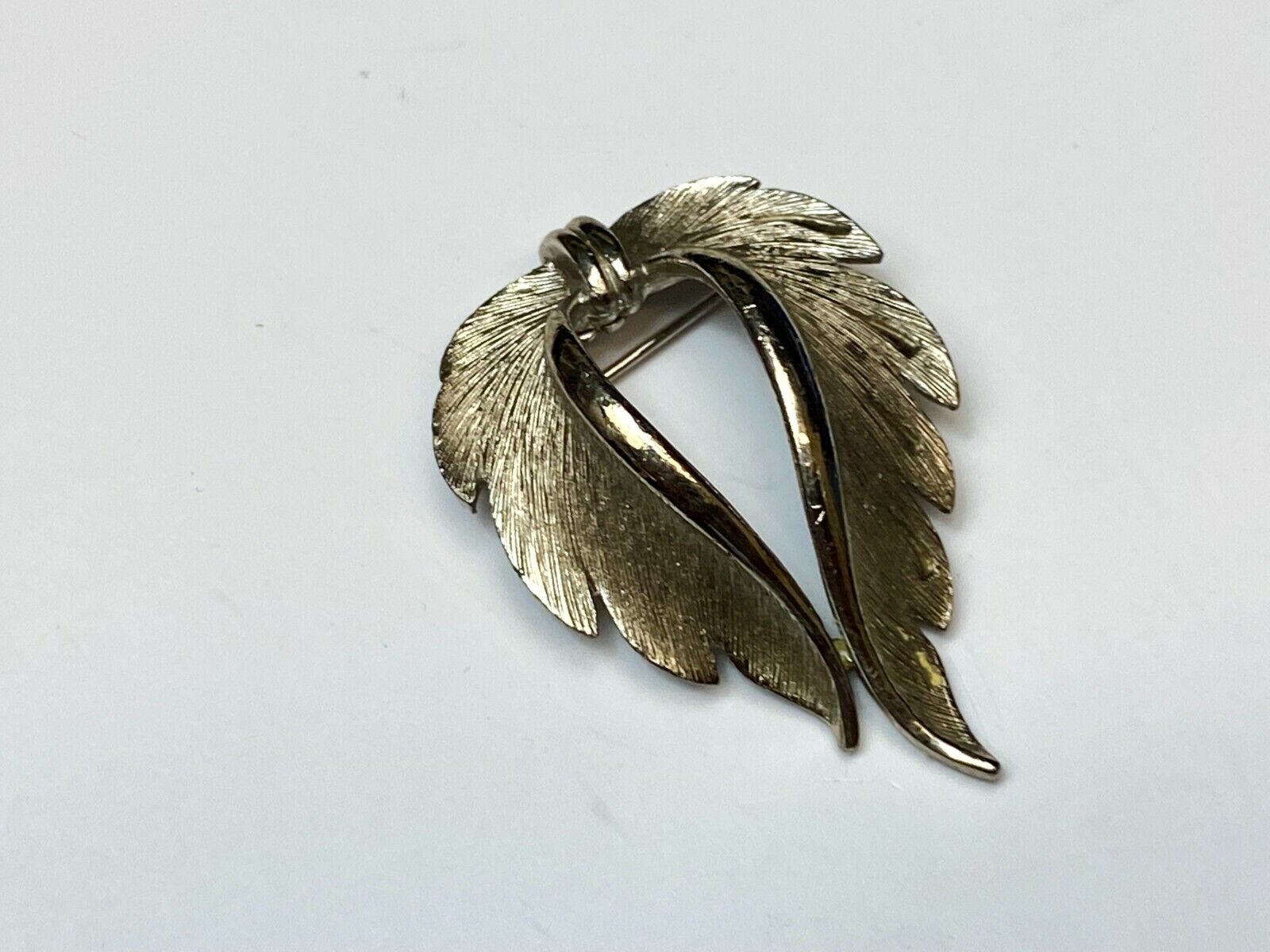 Vintage LEAF shaped silver tone JJ Jonette Brooch pin