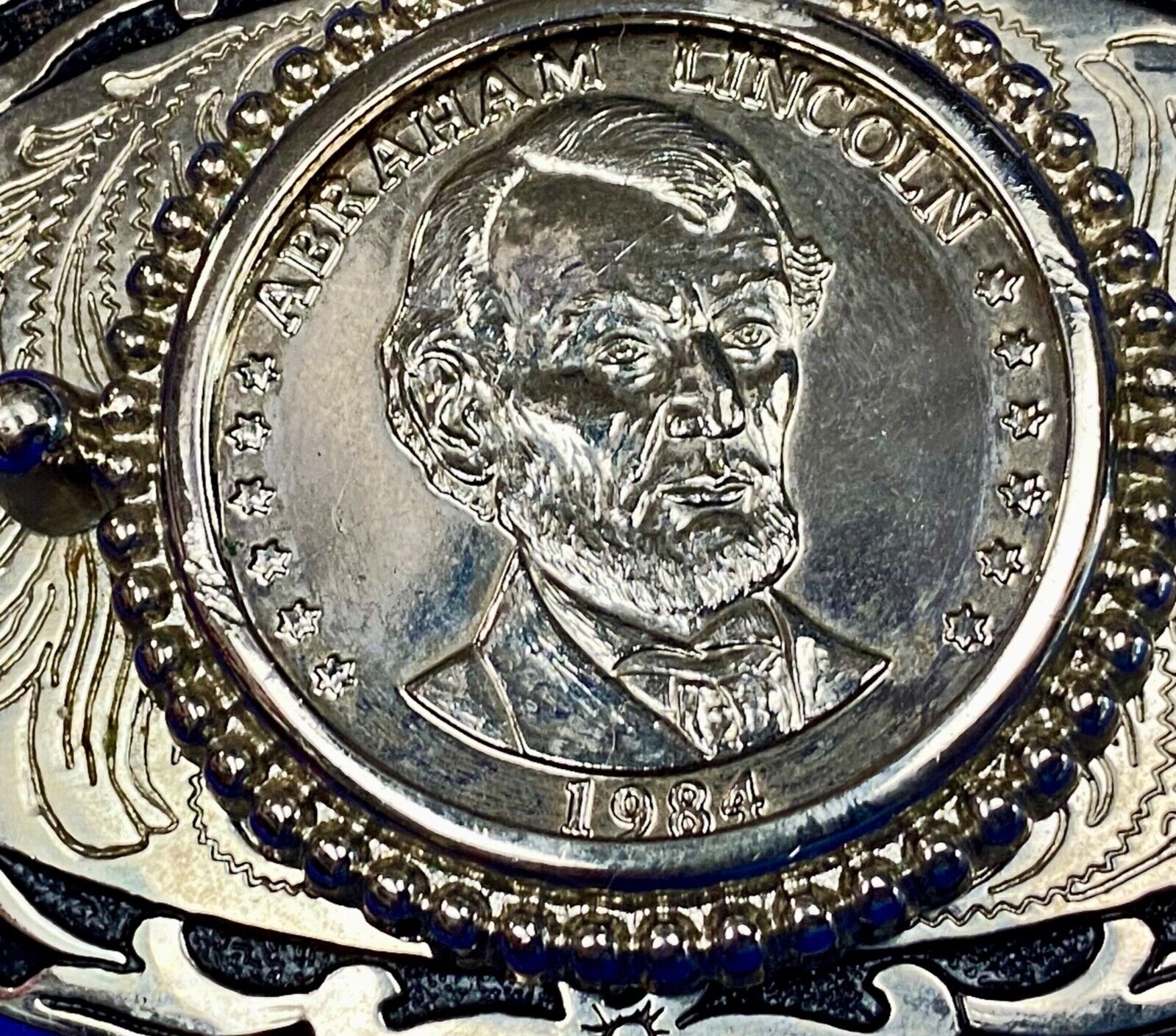 Vintage 1984 Abe Abraham Lincoln Coin centerpiece on collectors belt buckle