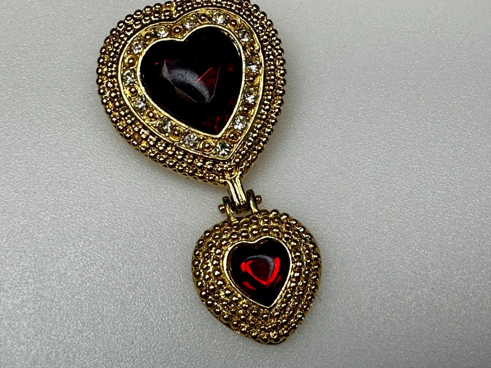 Victoria's Secret Double Heart Dangle Charm Red Ruby Large Gold Tone Brooch Pin