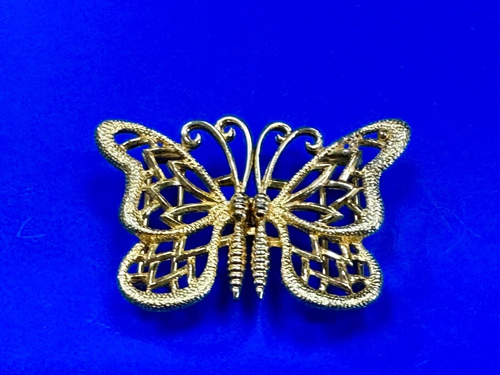 Beautiful BUTTERFLY gold tone two-piece interlocking Mimi Di N 1976 belt buckle