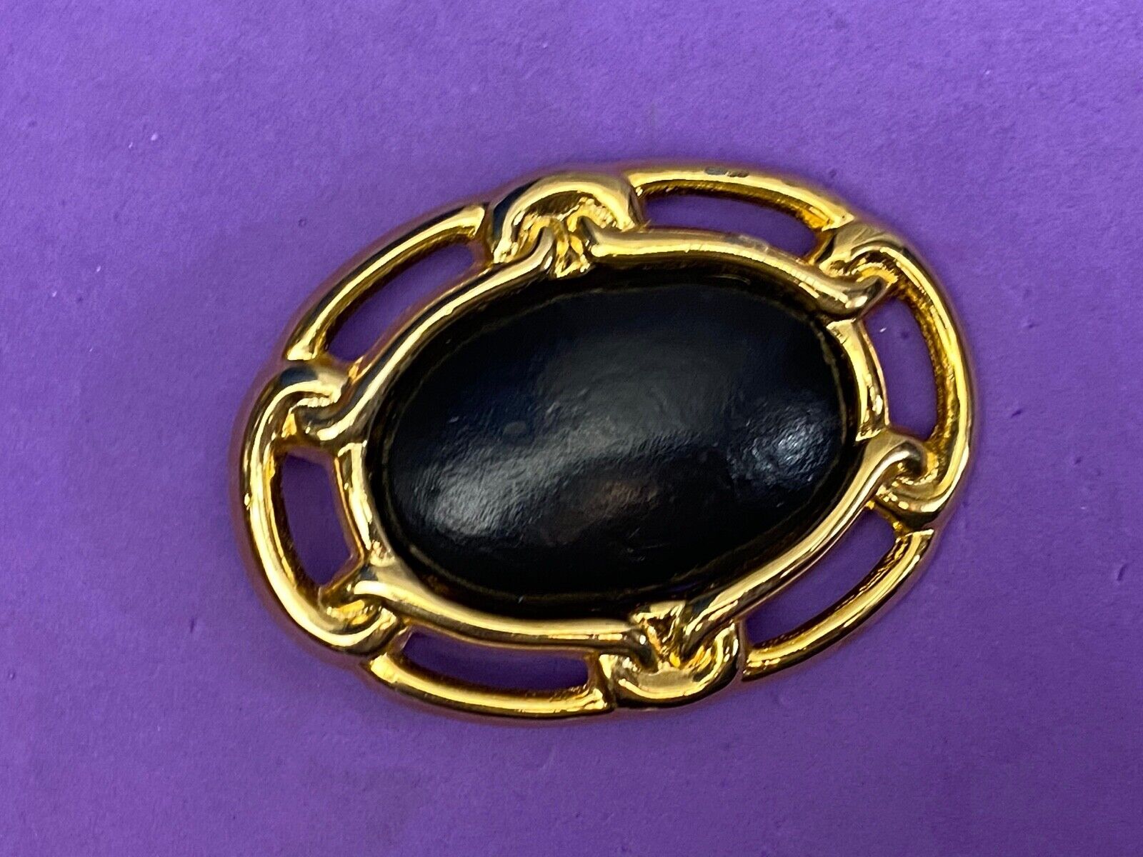 Vintage Day-Lor Gold Tone Black Raised Scarf Belt Purse Clip