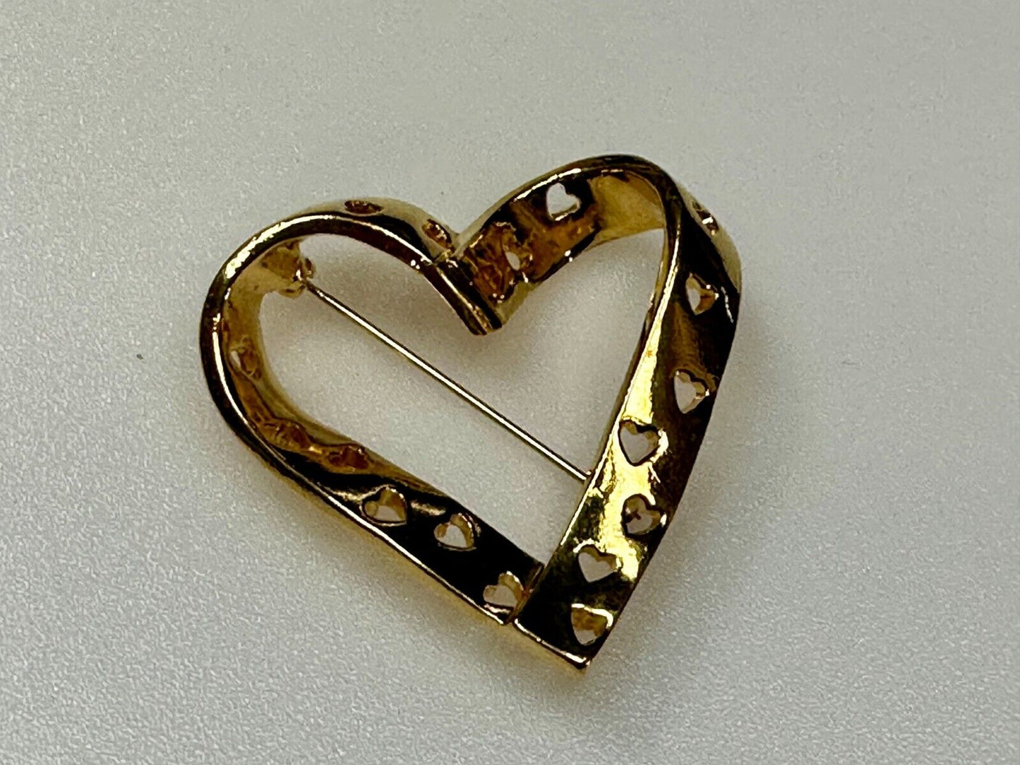 True Hearts Valentine Days Open Cutout Gold Tone Vintage Brooch Pin Signed Avon