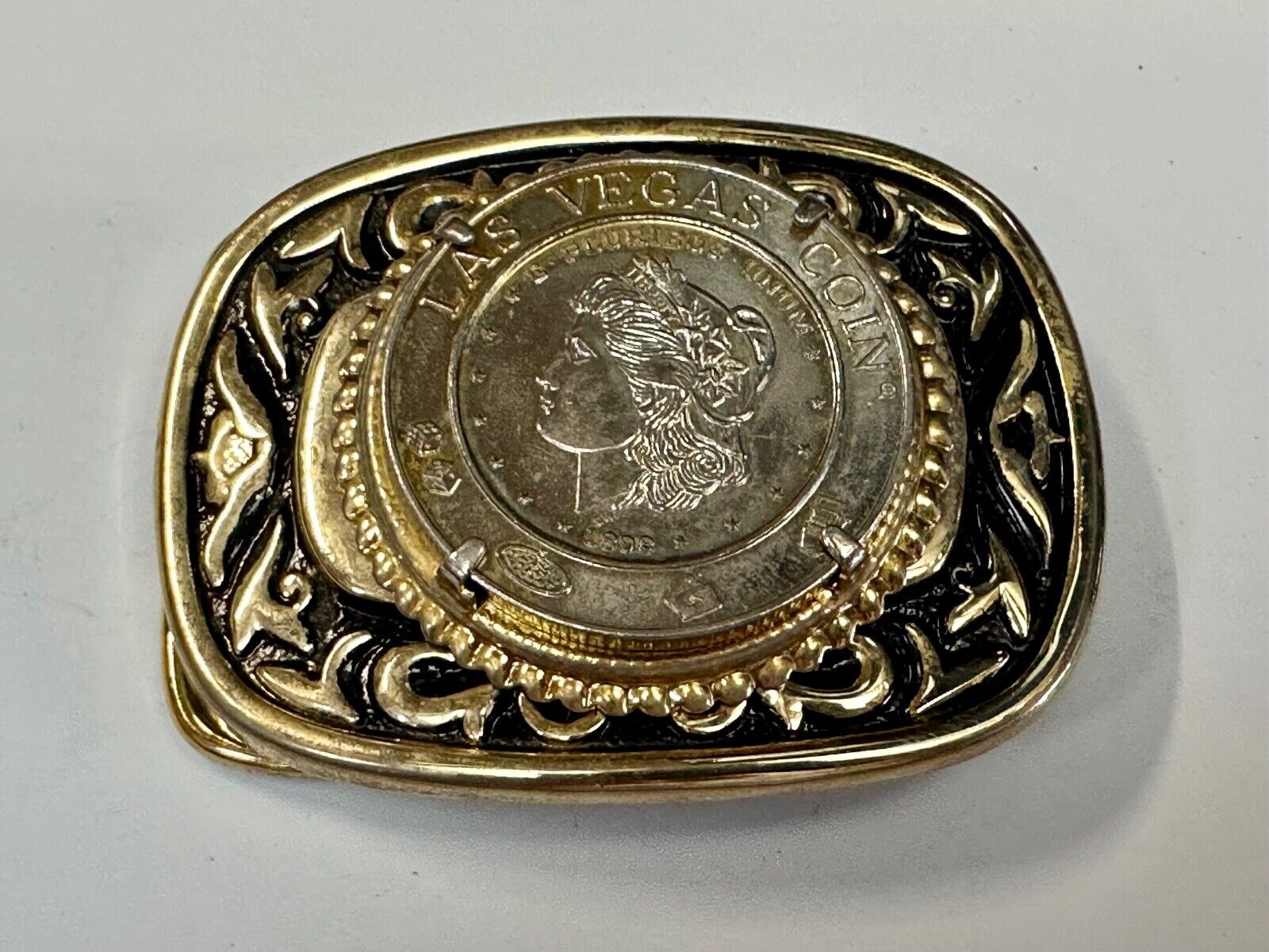 VINTAGE CASINO SOUVENIR LAS VEGAS NEVADA DOLLAR FAUX 1878 COIN METAL BELT BUCKLE