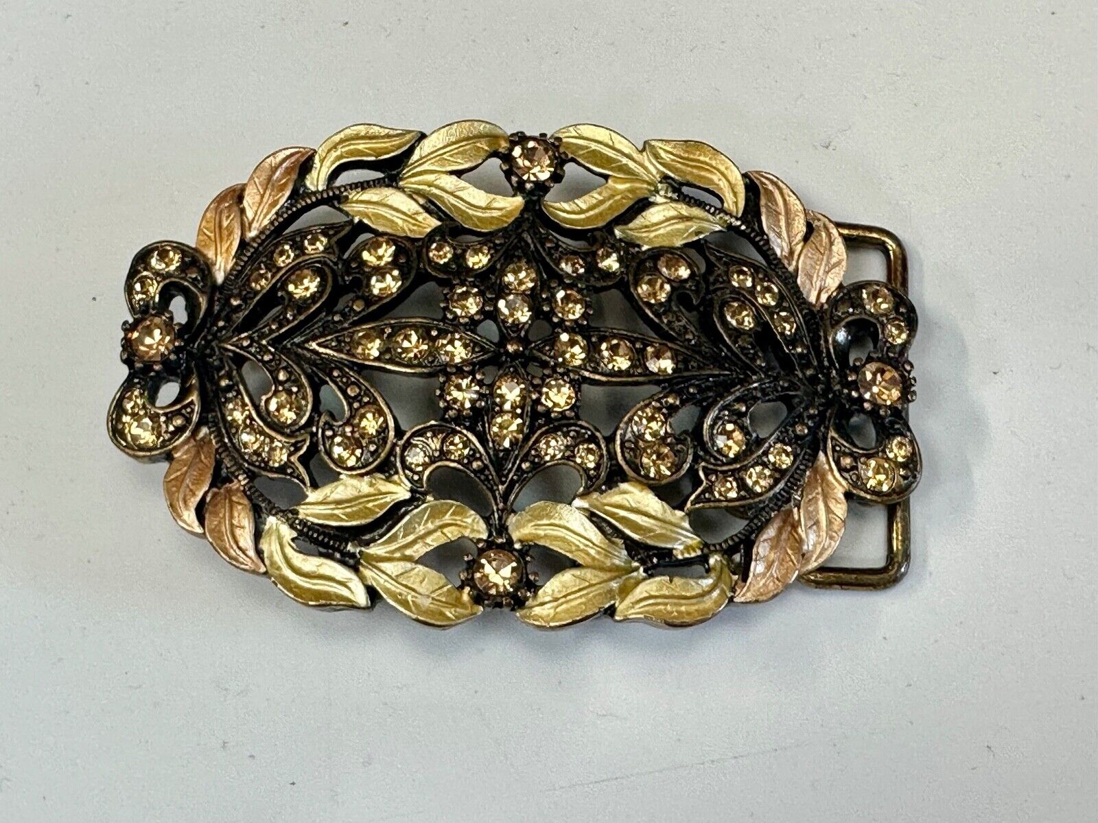 Awesome detail - Vintage see through swirl rhinestone pattern belt buckle