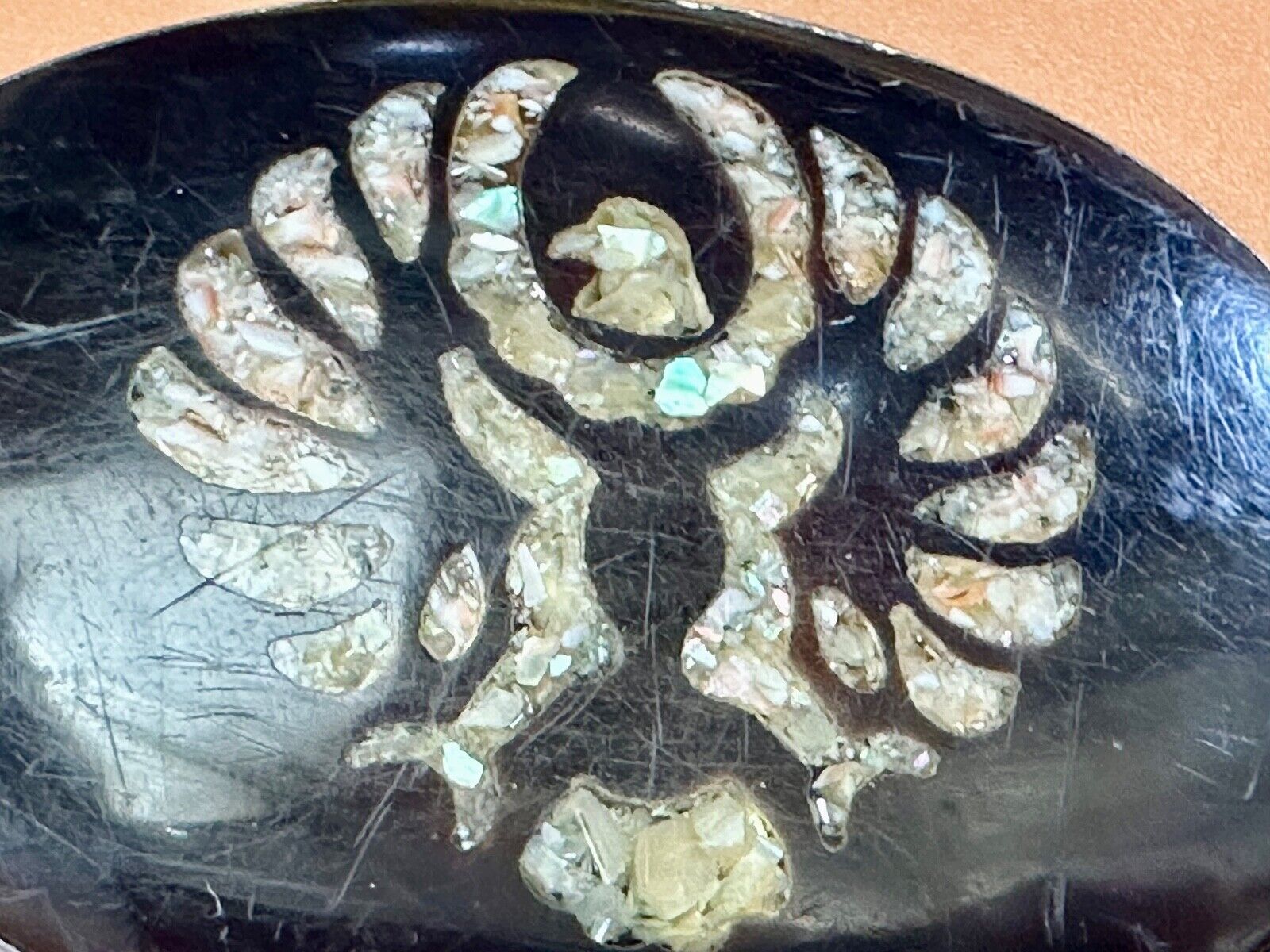 Beautiful Thunderbird Abalone Shell inlaid Vintage oval silver tone belt buckle