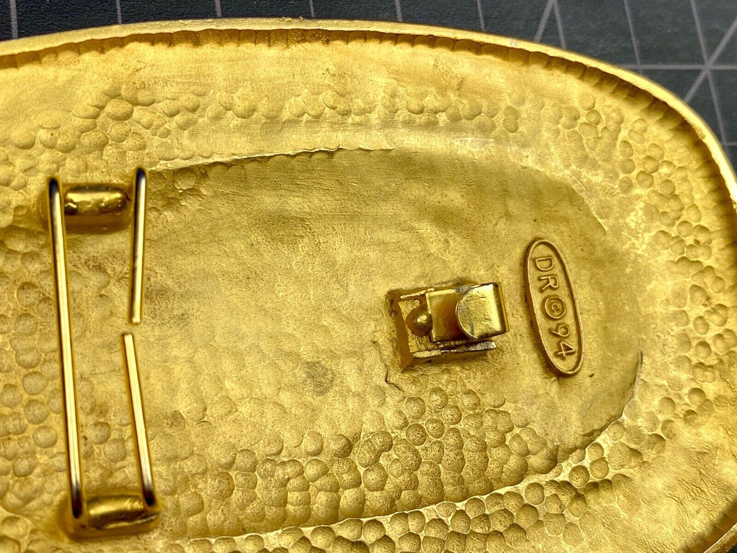 almost 5" wide, Doreen Ryan THE LION  - DR94 Vintage belt buckle 
