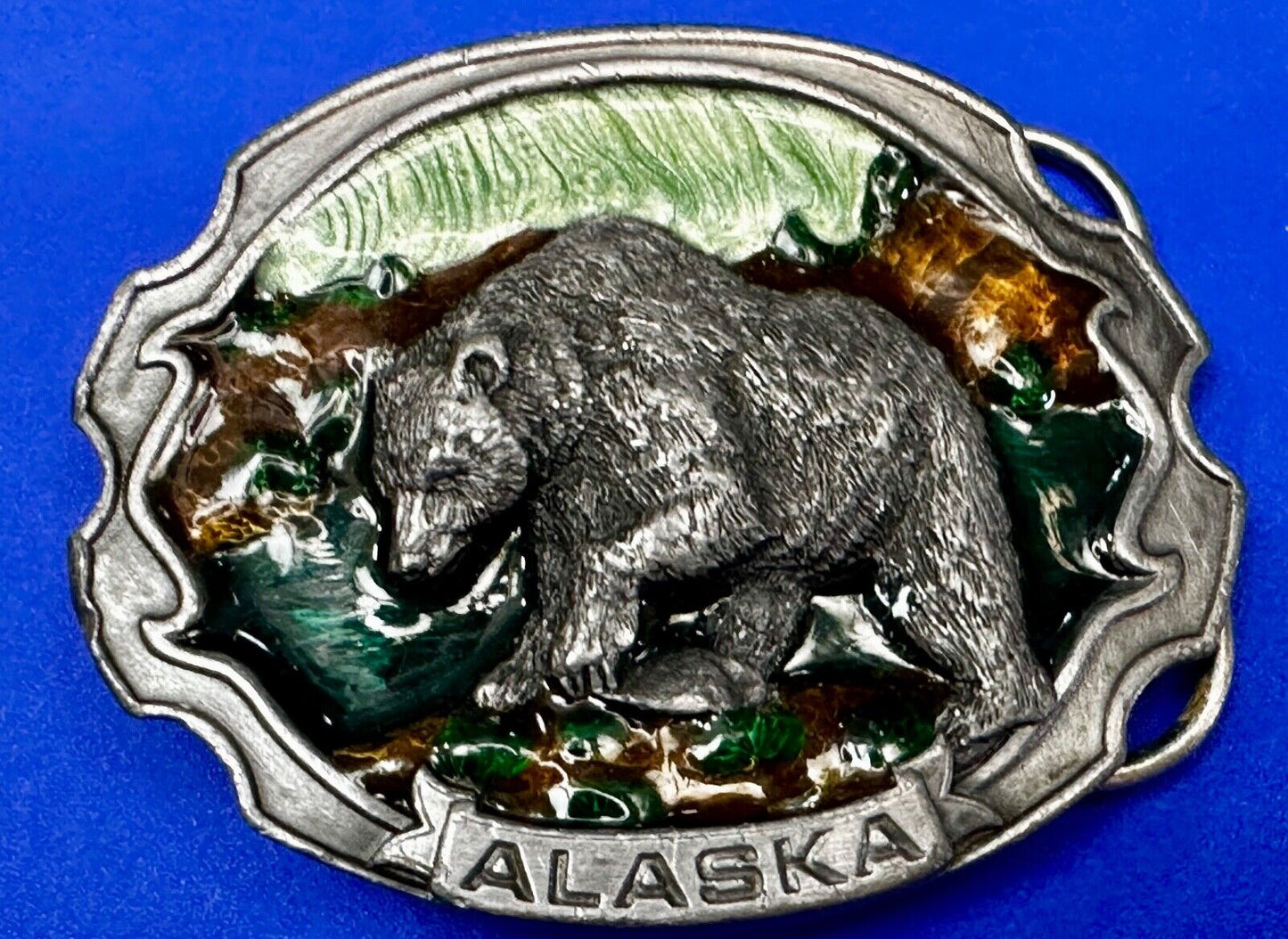 Alaska Bear drinking from stream Vintage 1986 Siskiyou V-55 Belt Buckle