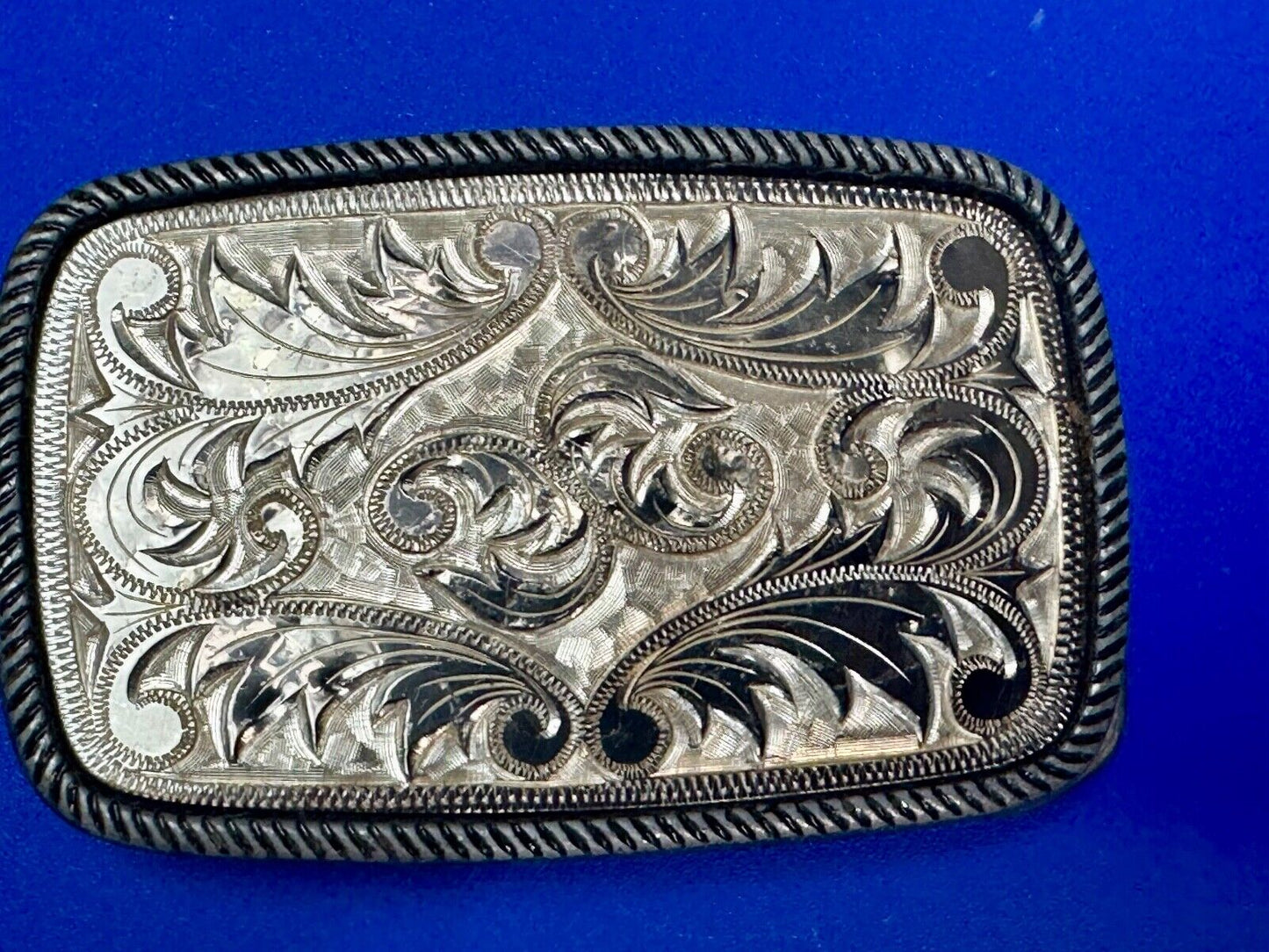 Vintage flower theme etched oval western belt buckle W/ rope border