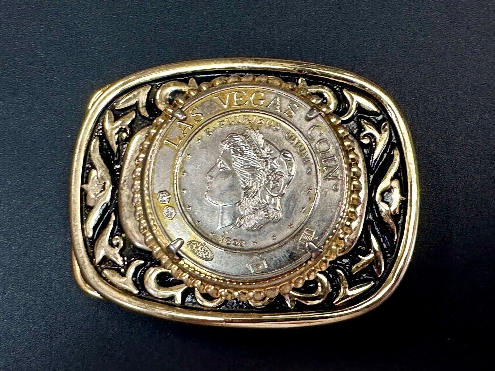 VINTAGE CASINO SOUVENIR LAS VEGAS NEVADA DOLLAR FAUX 1878 COIN METAL BELT BUCKLE