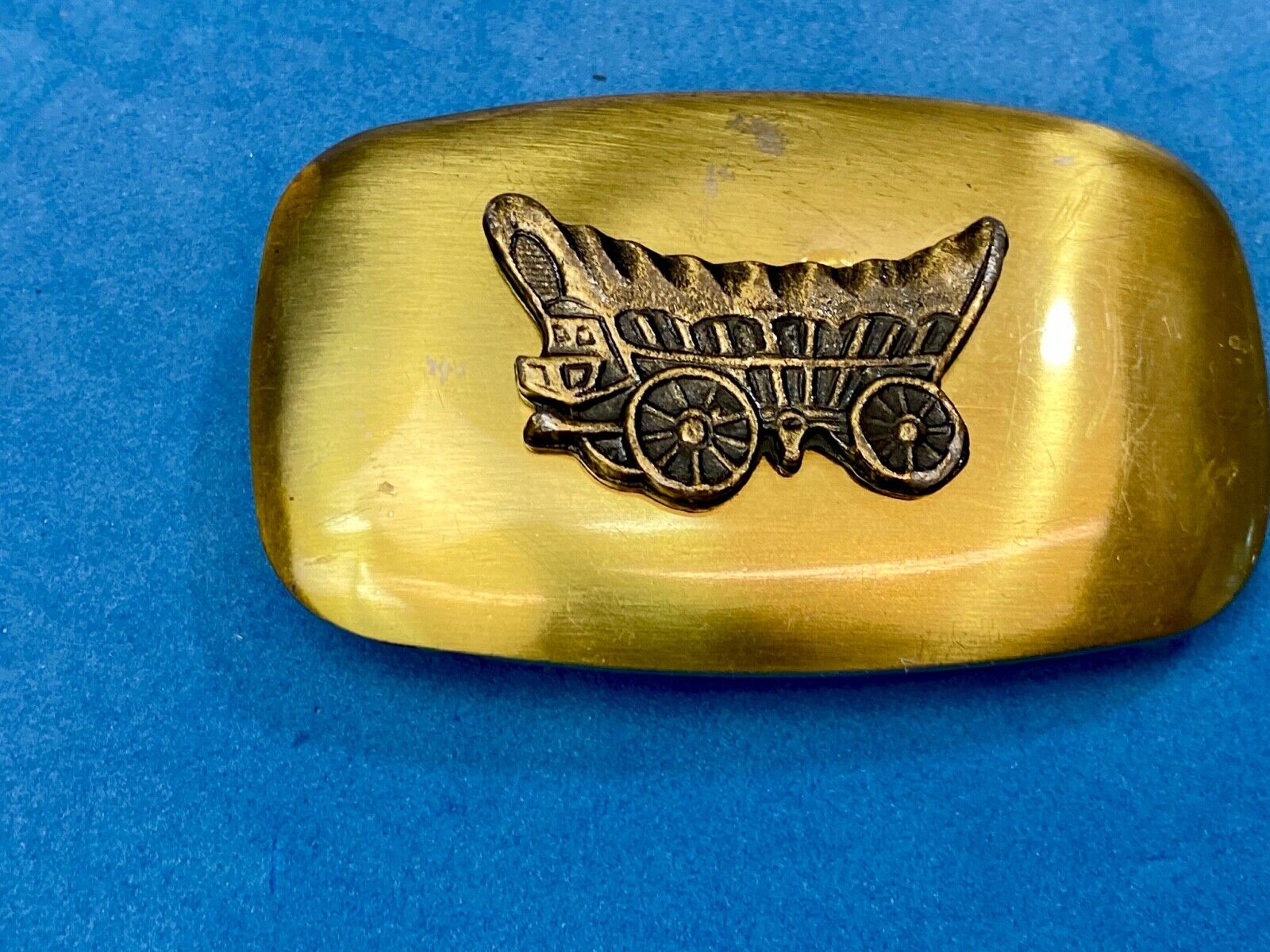Vintage horse drawncovered wagon moving out west cowboy belt buckle 