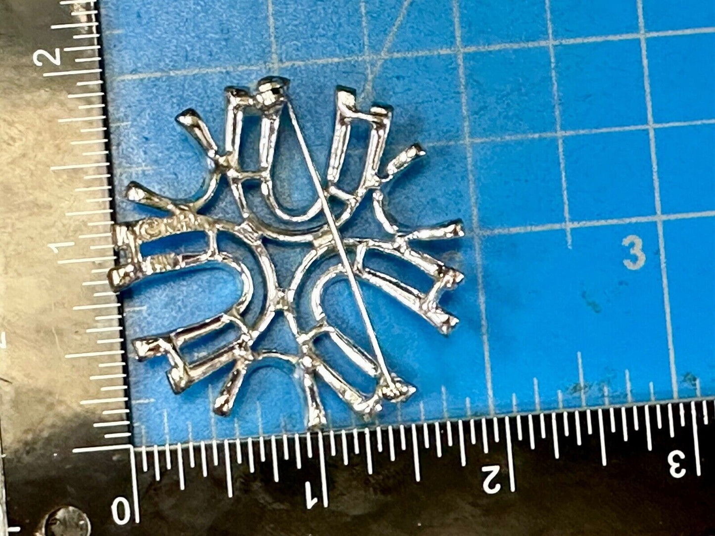 unique see through Sarah Coventry signed silver tone brooch pin