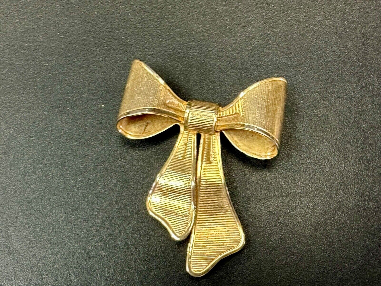 Adorable Holliday Bow - Avon signed gold tone brooch pin