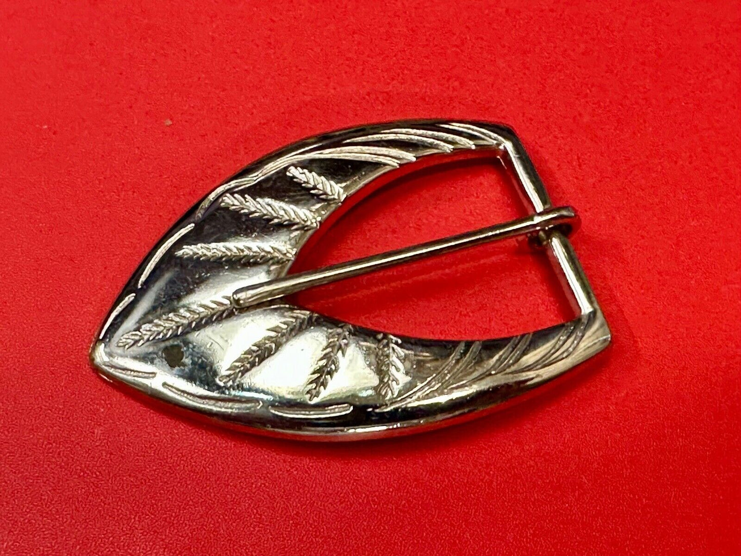 Vintage gold tone pointed Triangle Leaf theme replacement belt buckle
