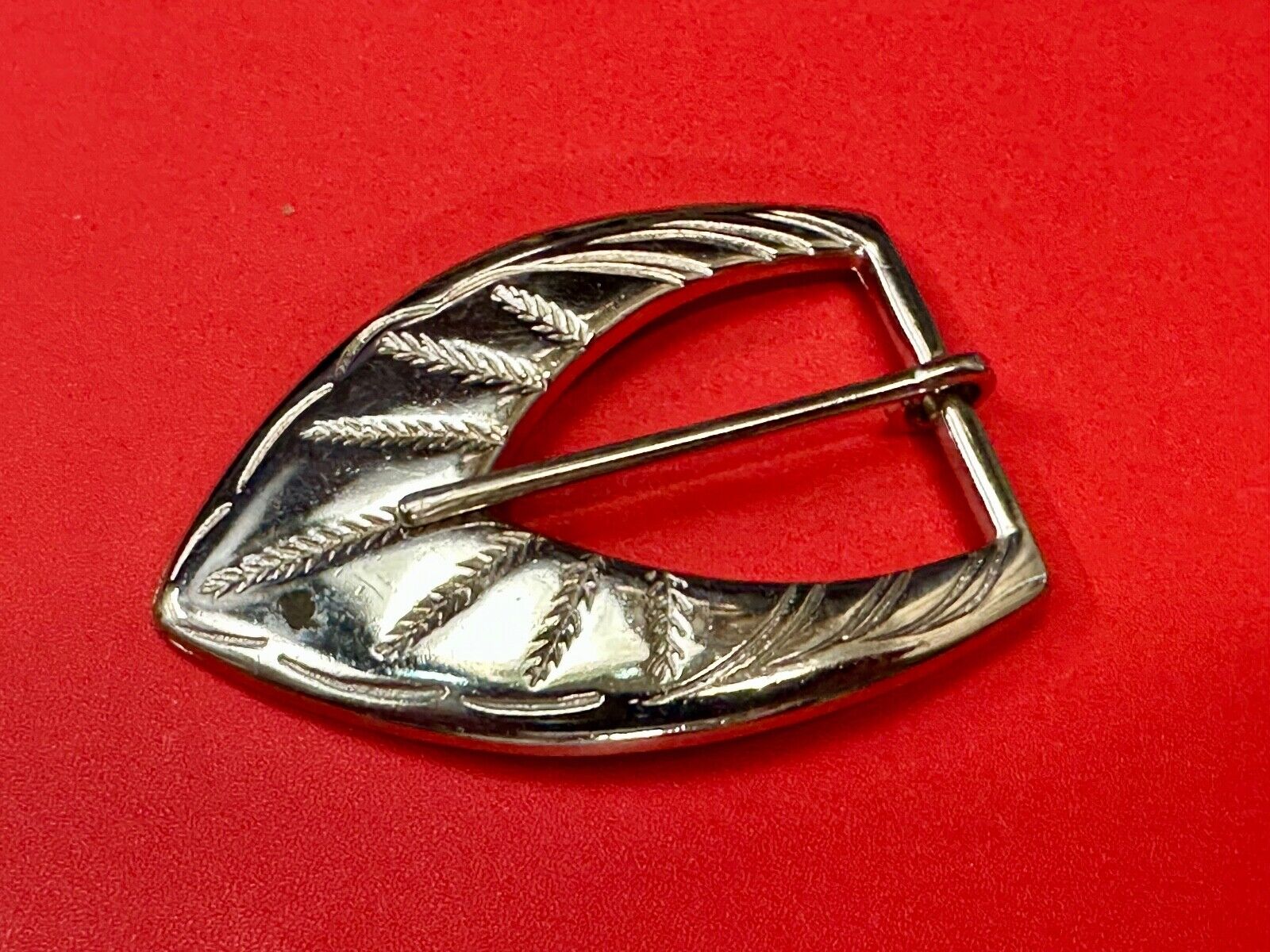 Vintage gold tone pointed Triangle Leaf theme replacement belt buckle
