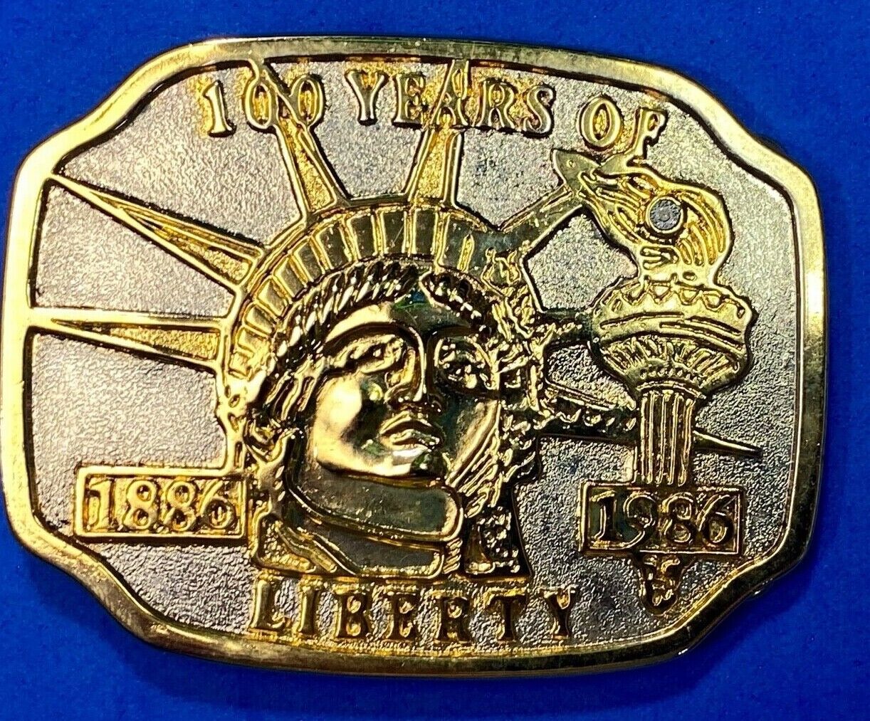 100 YEARS OF LADY LIBERTY USA Patriotic Silver & Gold Tone belt buckle 