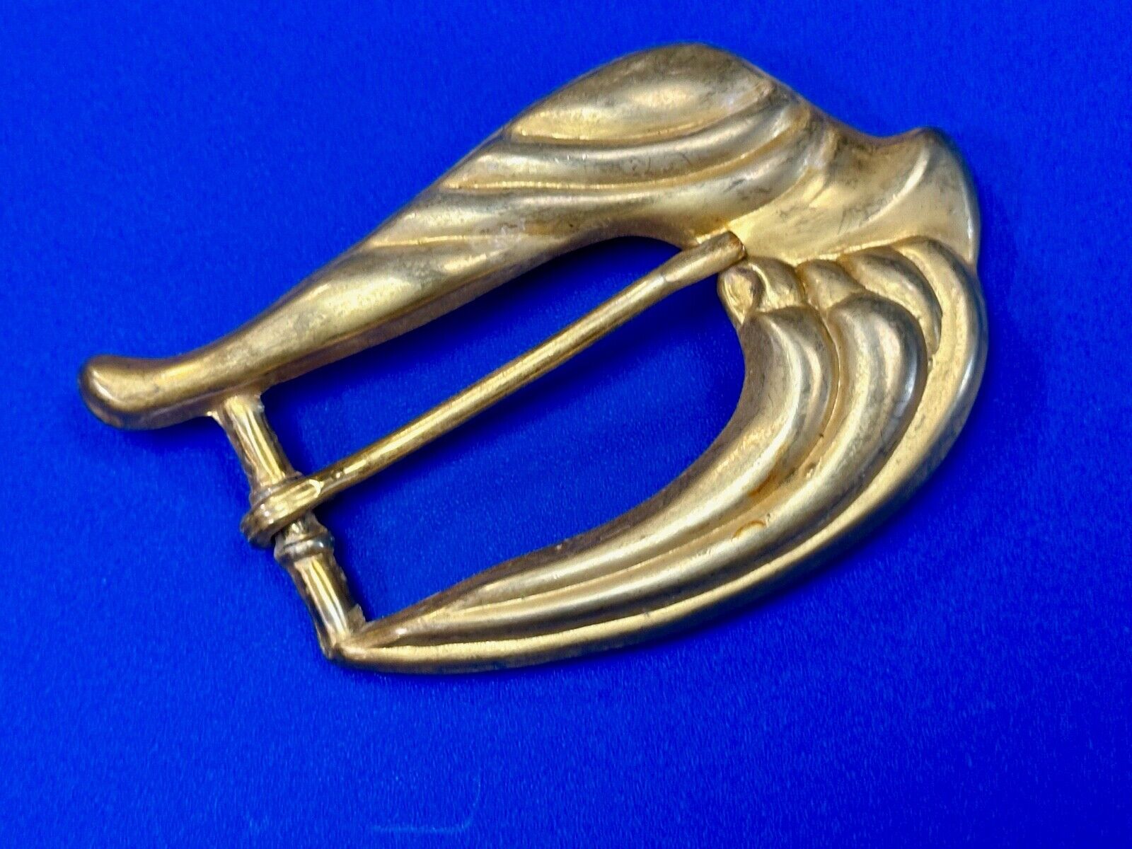 Victorian vibe - vintage gold tone replacement belt buckle