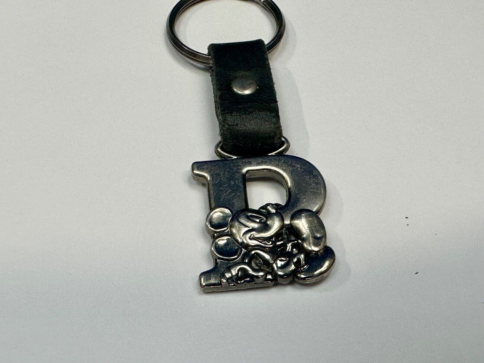 VINTAGE LETTER INITIAL P or B MICKEY MOUSE DISNEY KEYCHAIN LEATHER FOB