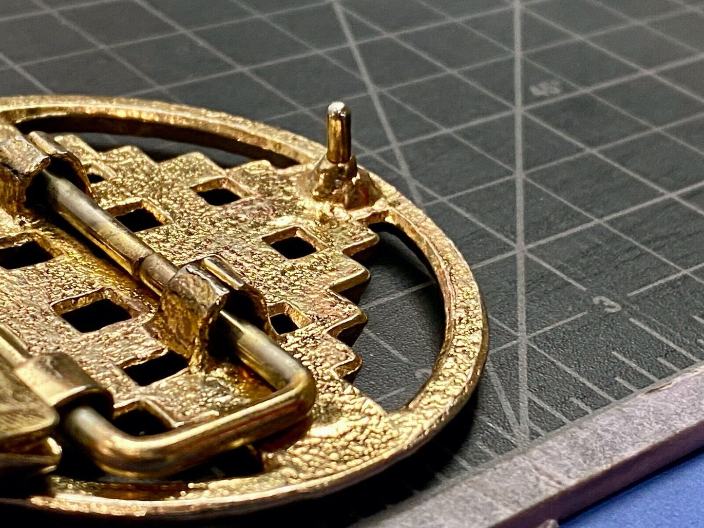Art Deco squares pattern making up adjustable open ratchet round belt buckle 
