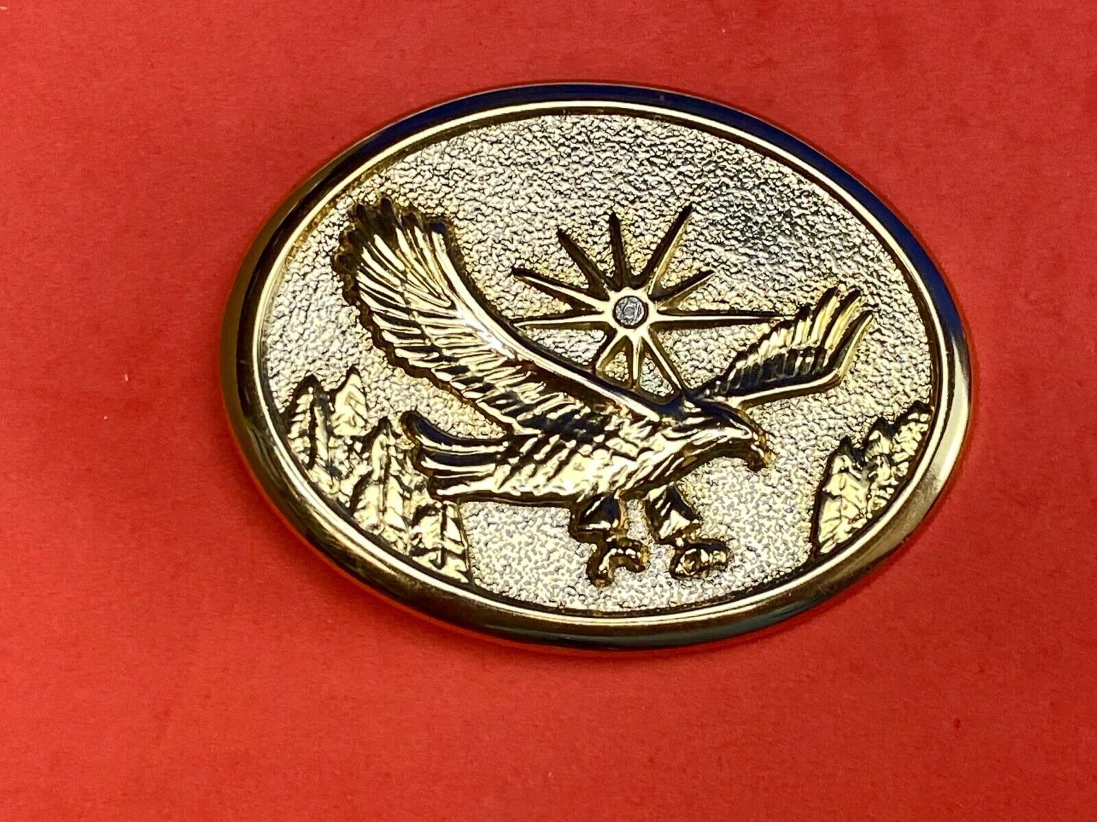 VINTAGE GOLD TONE AMERICAN EAGLE IN FLIGHT BELT BUCKLE WITH Starburst! 