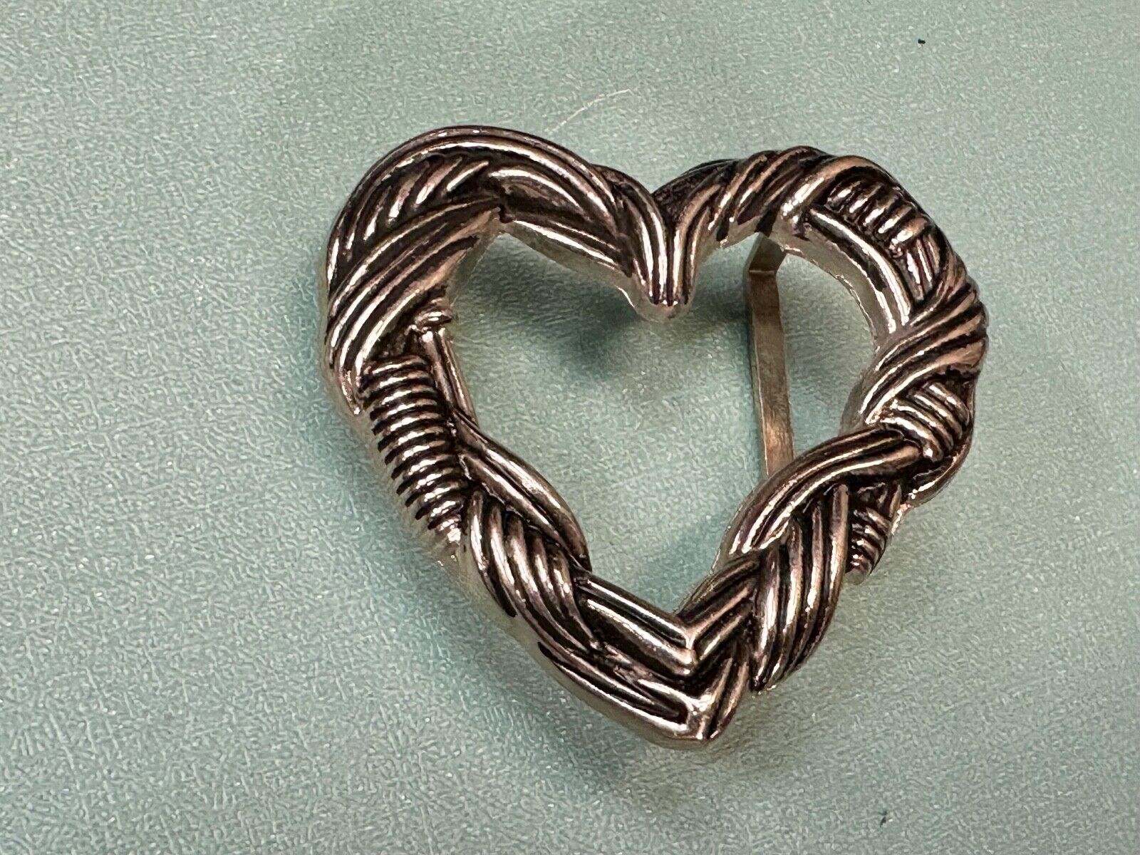 Adorable Twisted HEART - rope wire pattern small 2" wide cutout belt buckle
