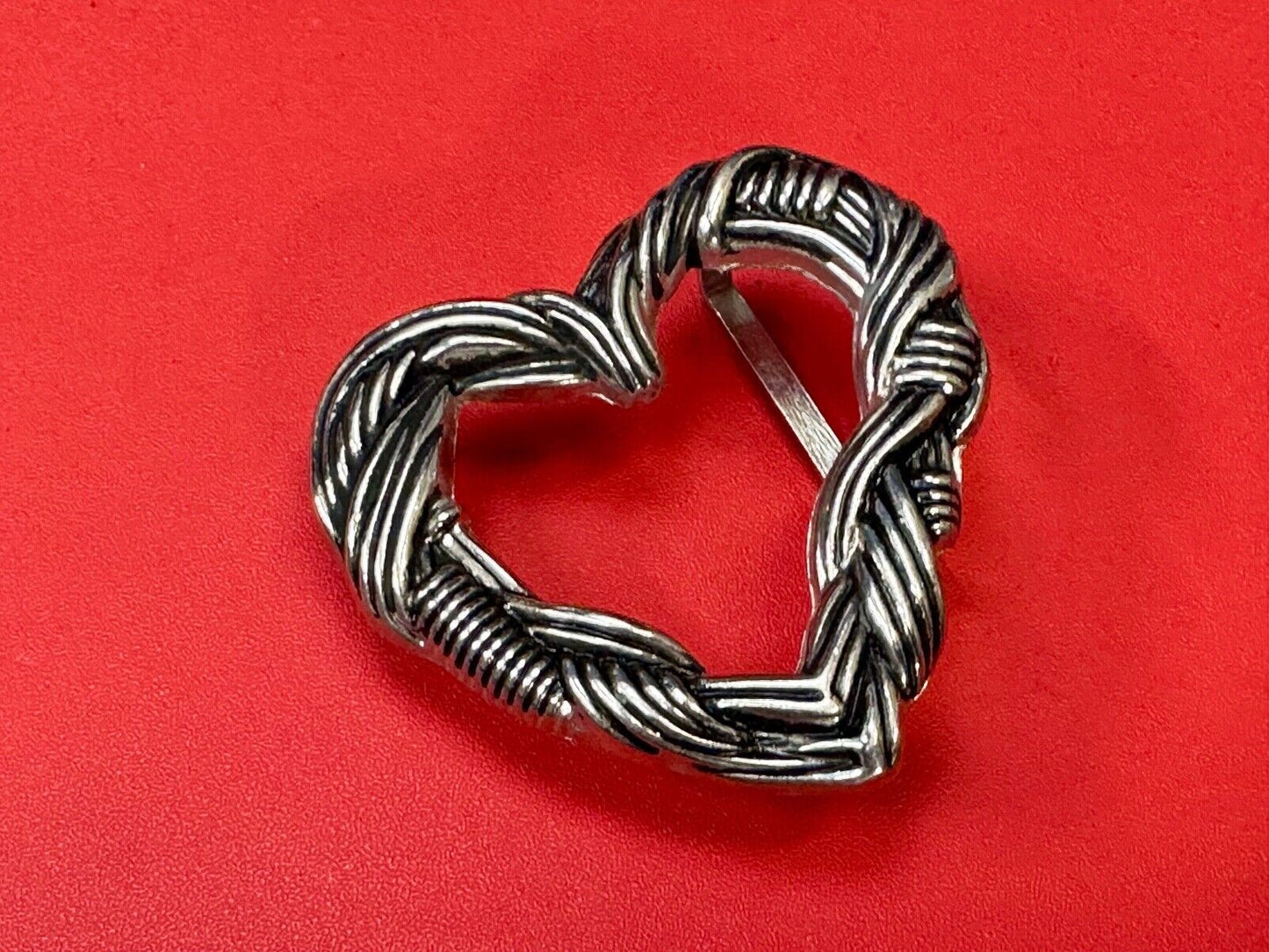 Adorable Twisted HEART - rope wire pattern small 2" wide cutout belt buckle