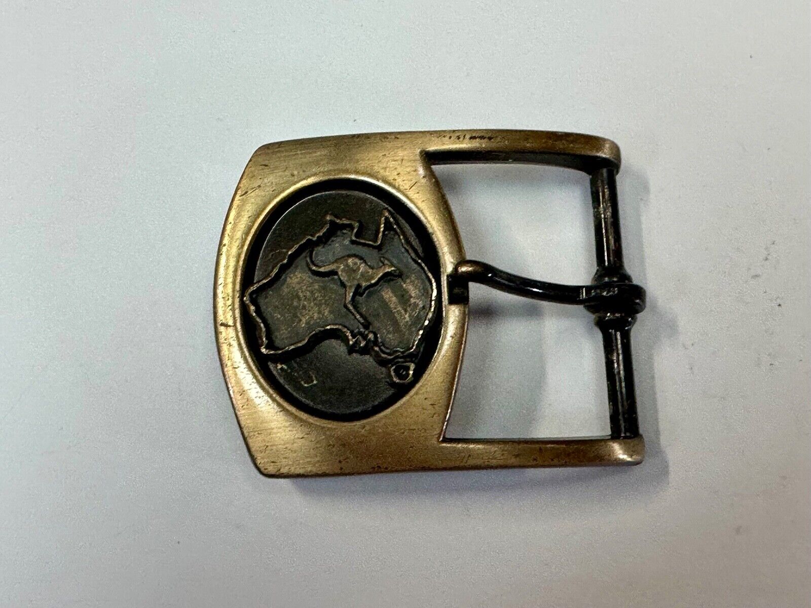 Australia Shape Hopping Kangaroo SMALL replacement brass tone 1" belt buckle