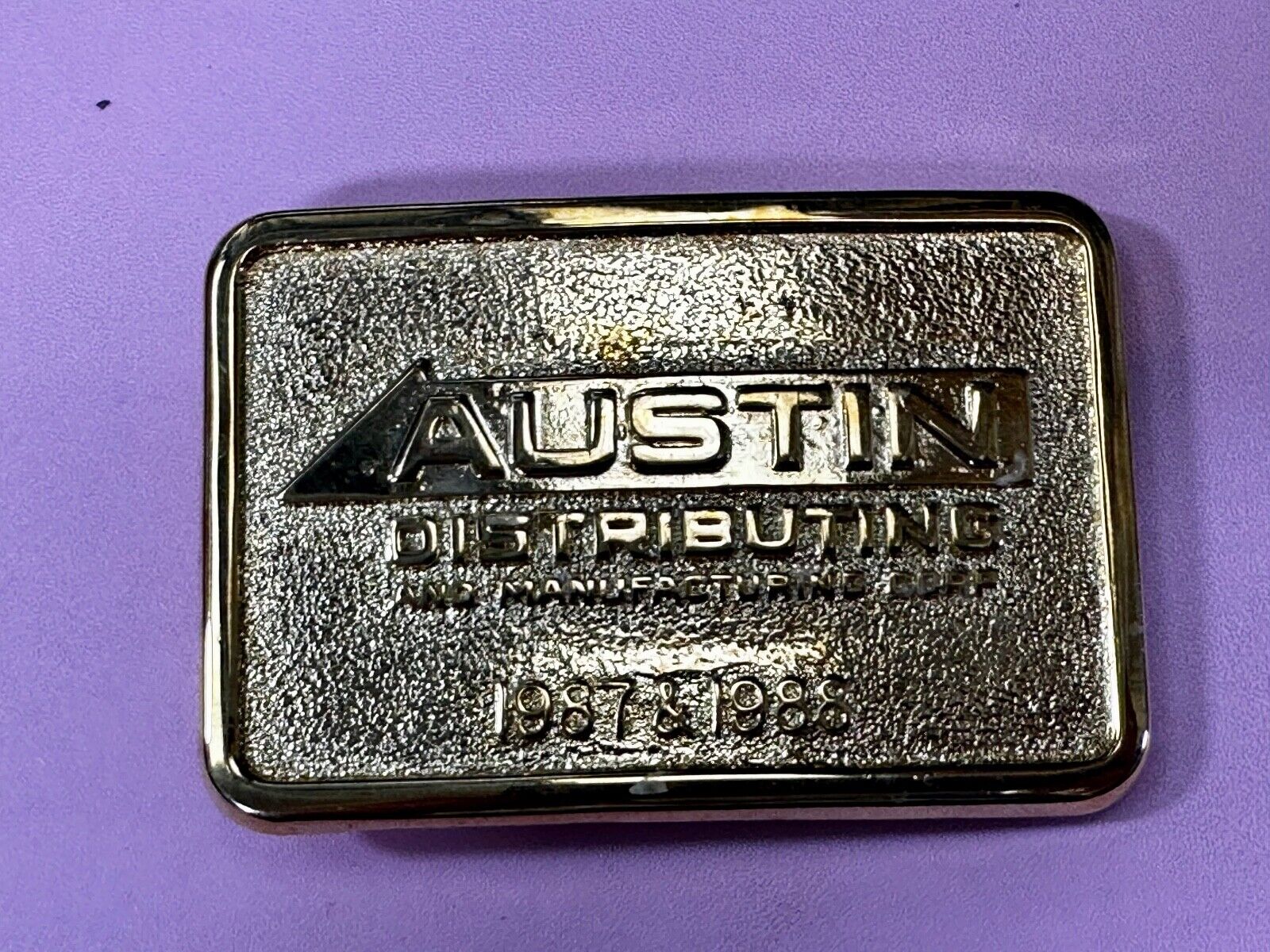 Austin Texas Distributing and Manufacturing 1987 Gold Tone Belt Buckle