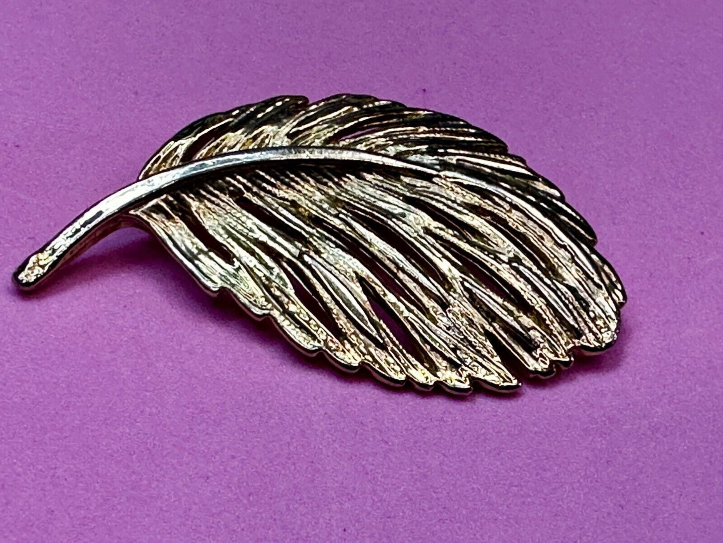 Vintage Leather Feather Textured Gold Tone Brooch Pin Marked Taiwan 1320