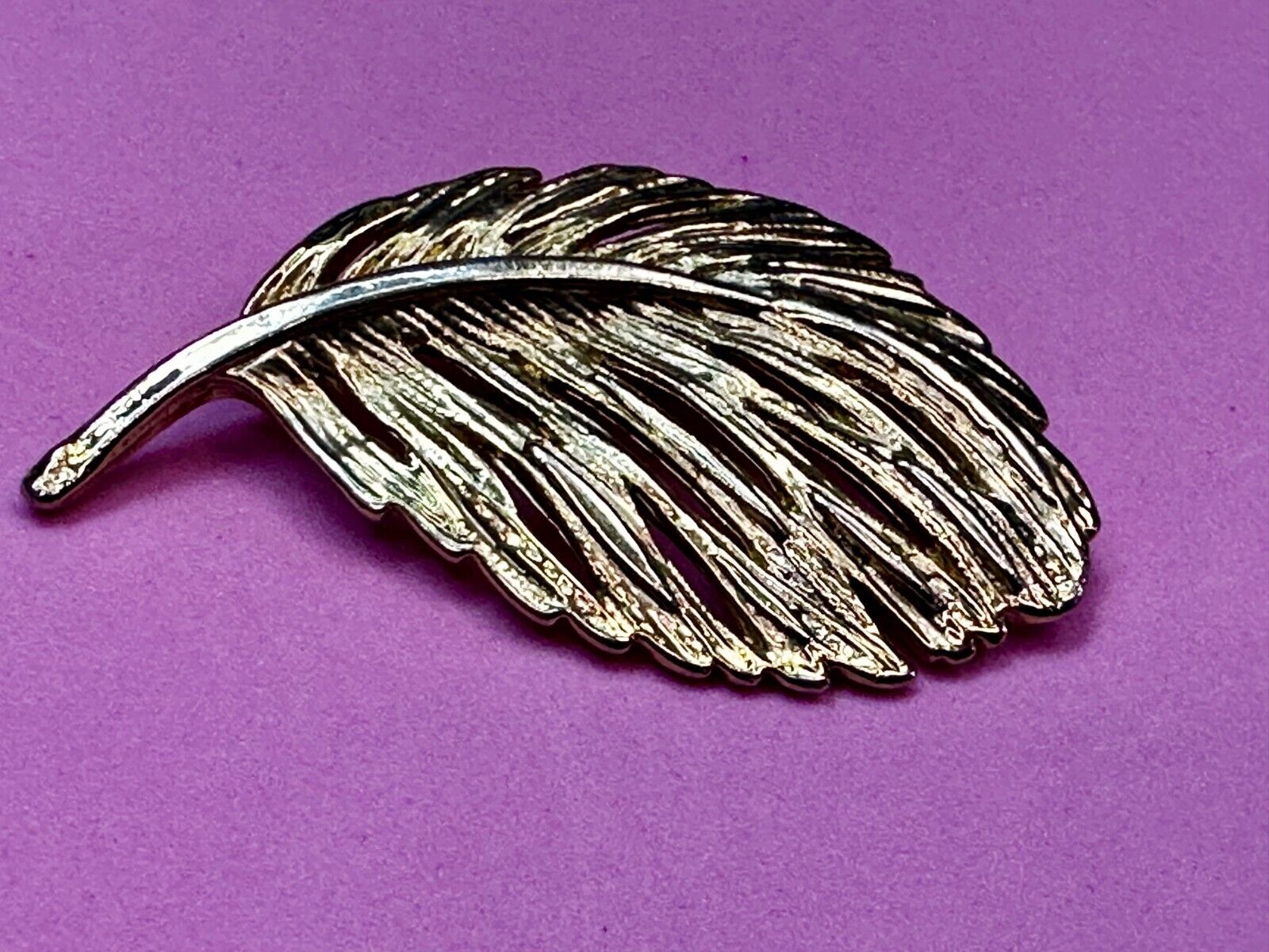 Vintage Leather Feather Textured Gold Tone Brooch Pin Marked Taiwan 1320