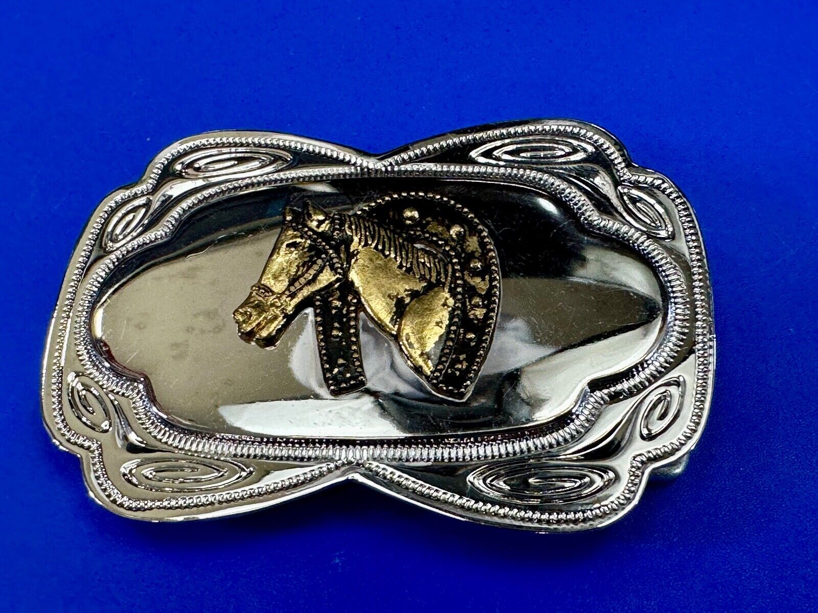 Beautiful Horse head / lucky horseshoe - two tone reflective belt buckle