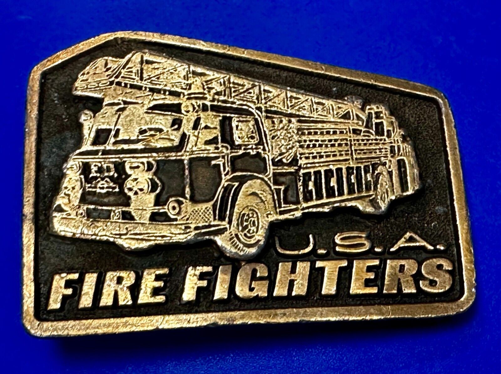 USA Firefighters Fire Truck Fireman Vintage Gold Tone Commemorative Belt Buckle