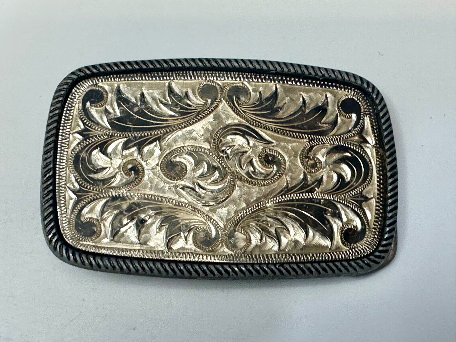 Vintage flower theme etched oval western belt buckle W/ rope border