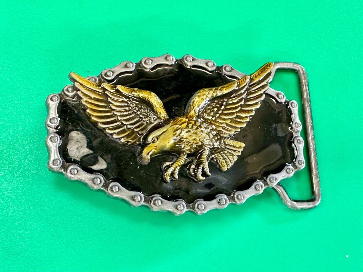 Bikers Patriotic American Eagle Flying Hunting Vtg. belt buckle w/ chain boarder