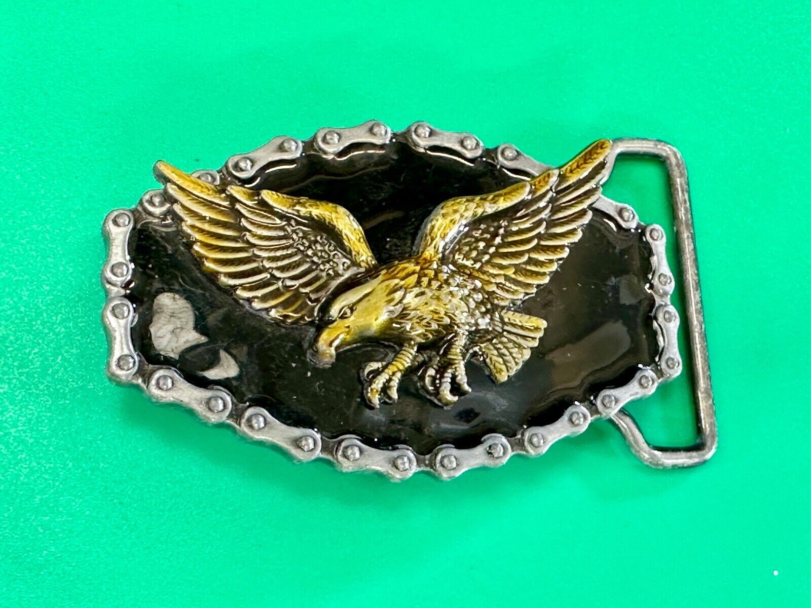 Bikers Patriotic American Eagle Flying Hunting Vtg. belt buckle w/ chain boarder