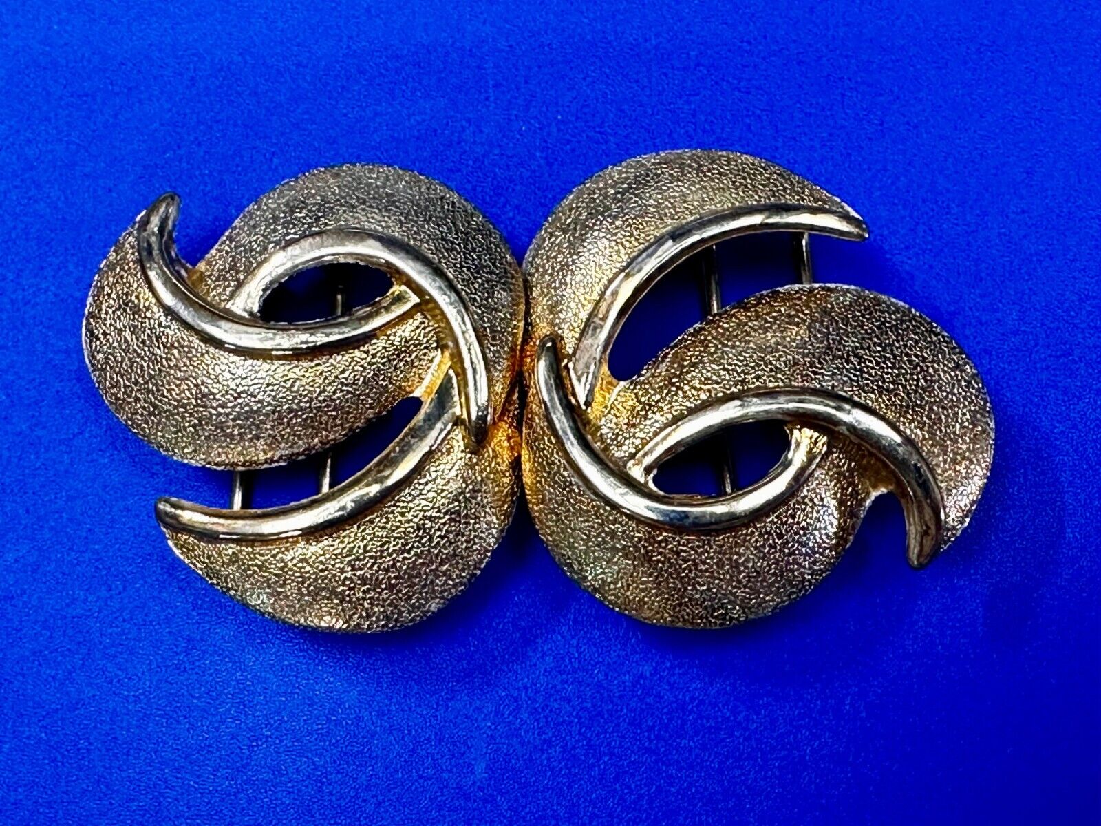 Two Piece Interlocking Swirl Pattern 4" Wide Gold Tone Vintage Belt Buckle