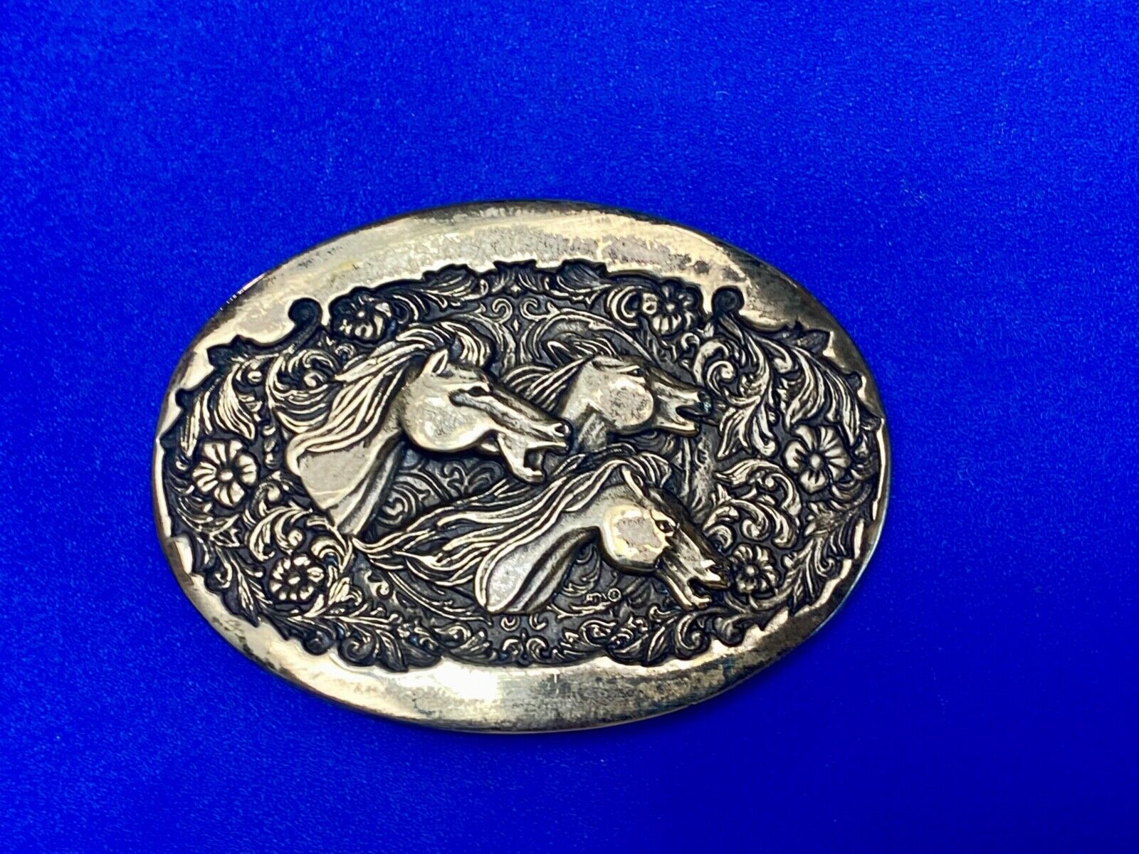 Three horse Heads  flower swirl First Edition belt buckle by Award Design Medals