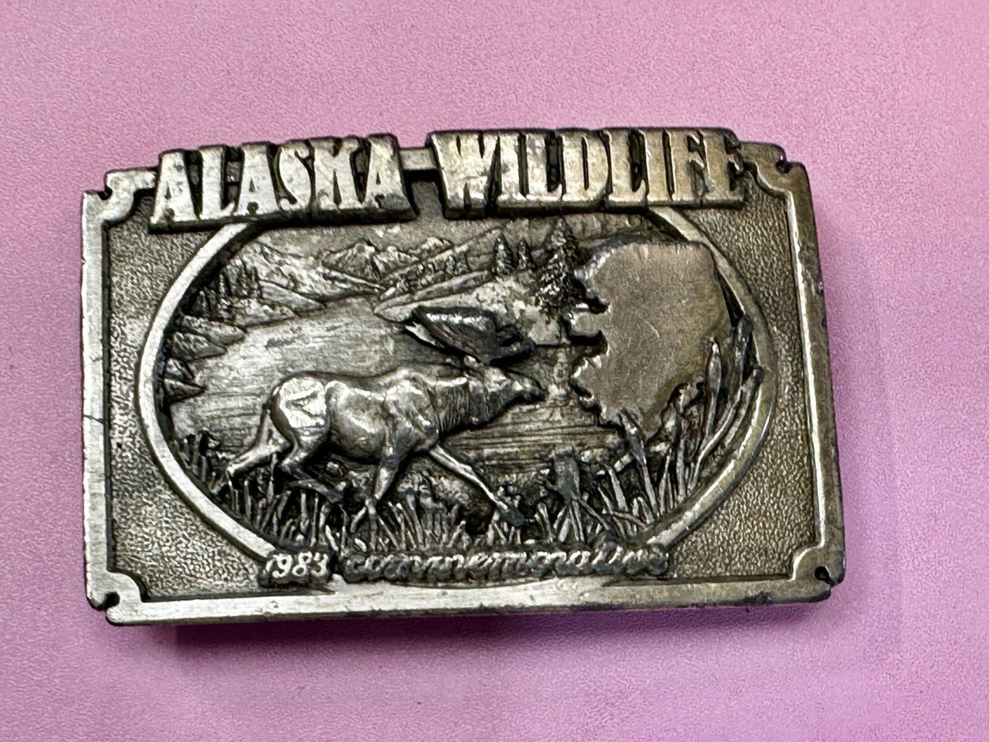 ALASKA WILDLIFE Animal Mountain Scene 1983 Commemorative Siskiyou Belt Buckle