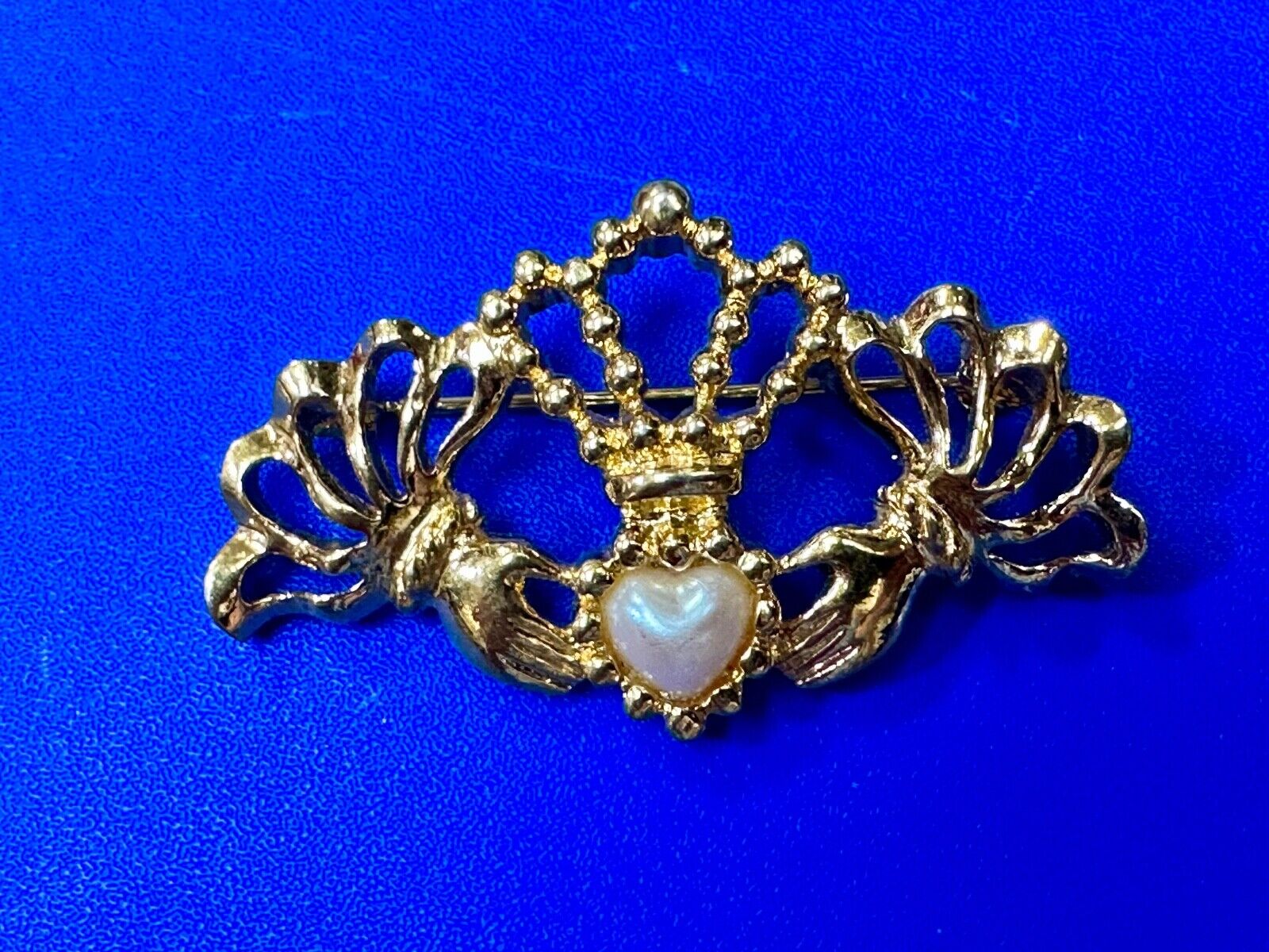 Vintage Avon Goldtone Brooch Pin Claddagh Hands Heart Crown Pearl Heart Bead