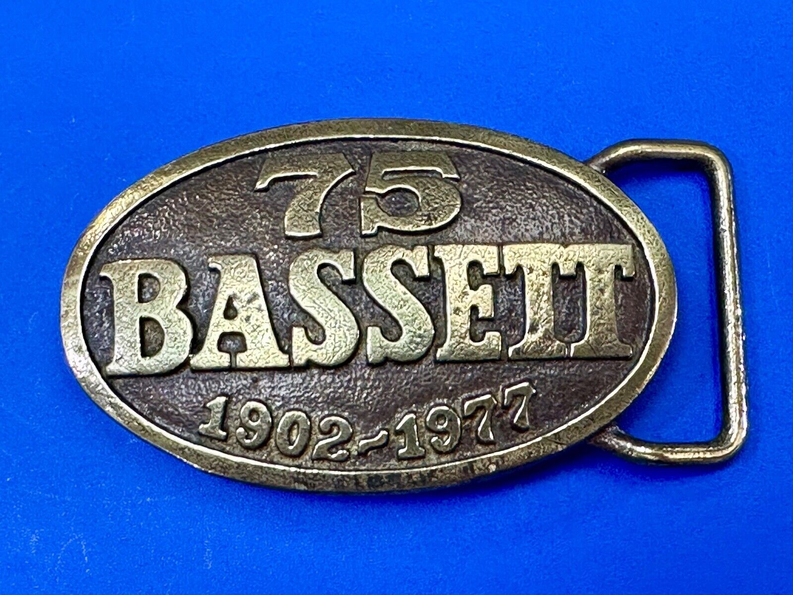 Vintage 75 BASSETT Furniture 1902 - 1977 solid brass belt buckle