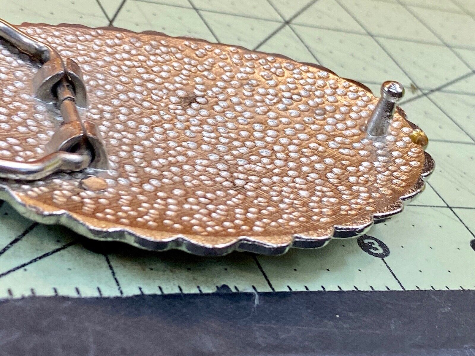 Artisan? Chunky stone? real or fake leaf pattern black color Belt Buckle 