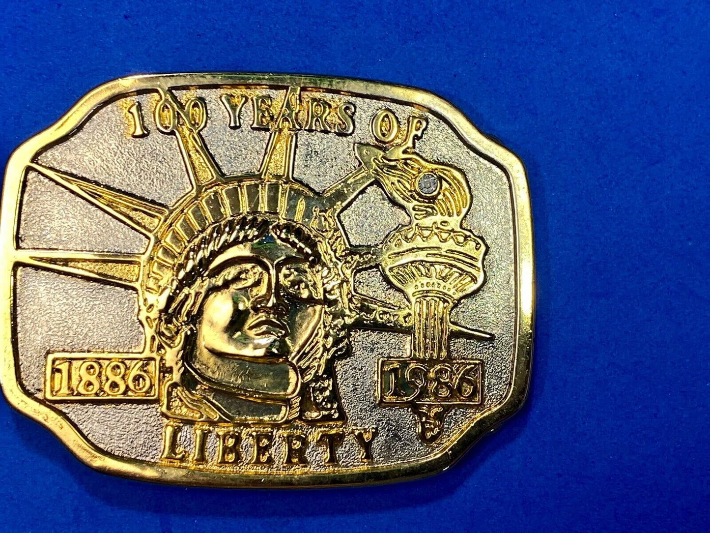 100 YEARS OF LADY LIBERTY USA Patriotic Silver & Gold Tone belt buckle 