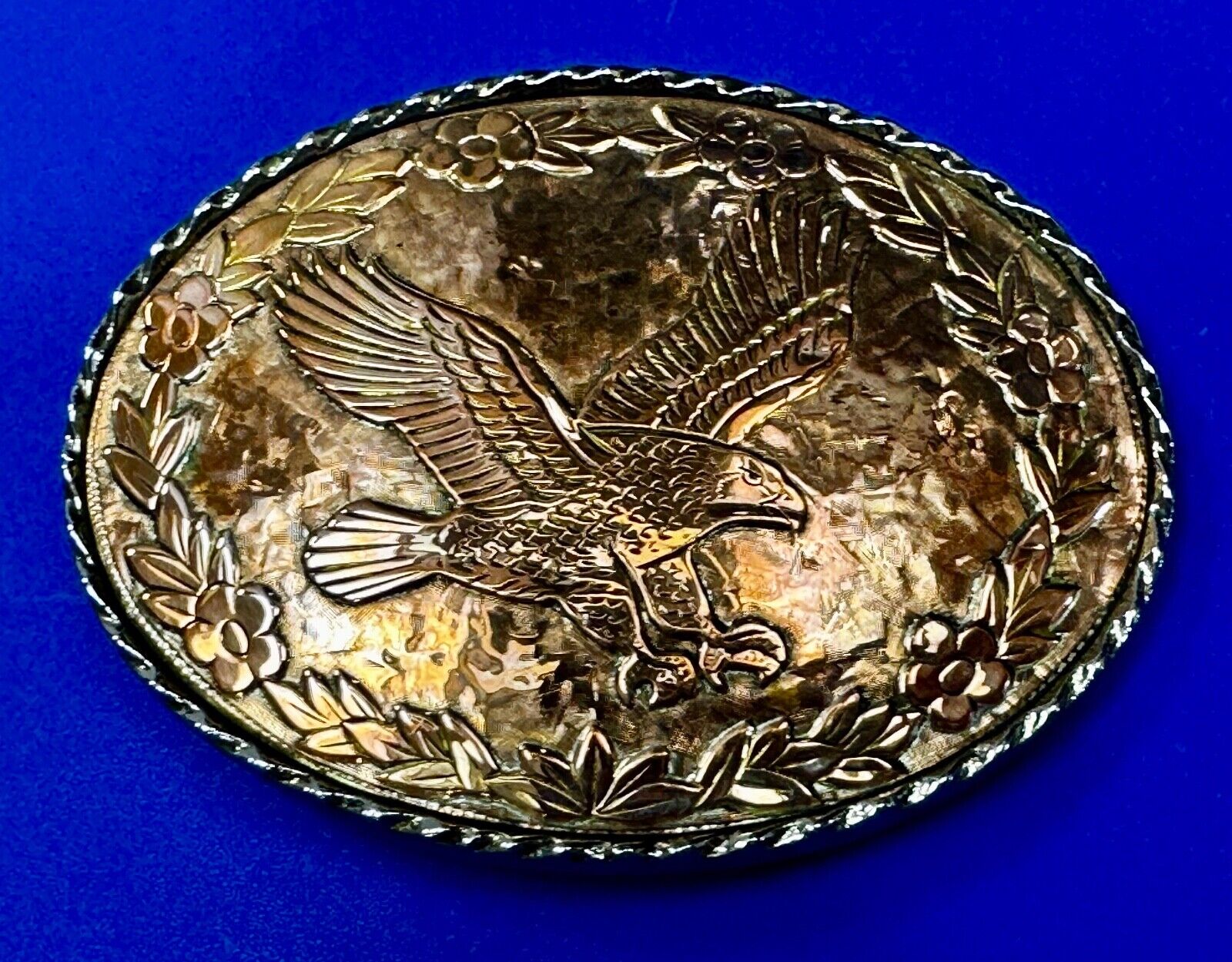 Vintage EAGLE flying High western etched flower swirl design belt buckle - W