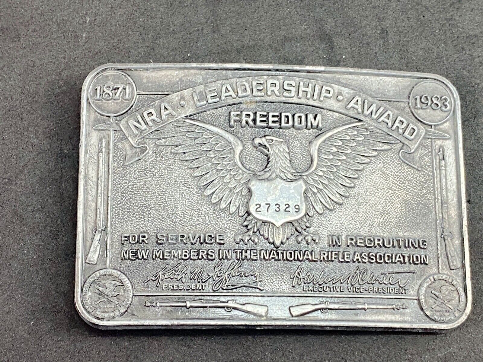 VINTAGE AMERICAN BELT BUCKLE NRA LEADERSHIP AWARD FREEDOM USA RIFLE GUNS