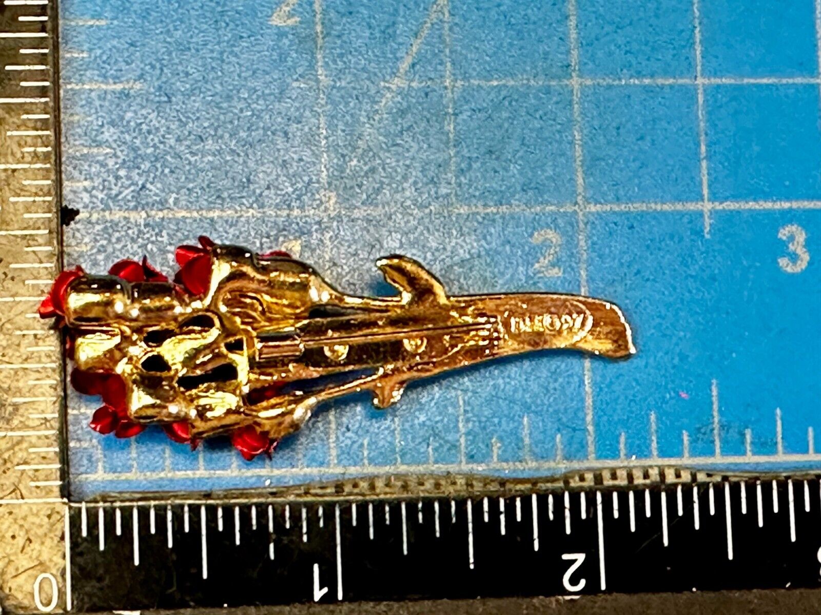 Beautiful Dozen of Red Roses Bouquet Gold Tone Brooch Pin Marked Signed DM 97