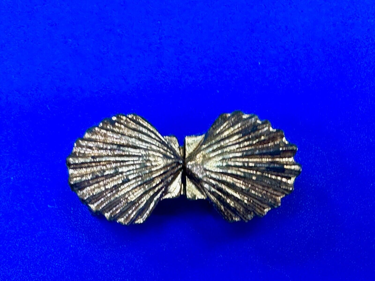 Two piece Clam Shells interconnecting vintage small belt buckle Signed