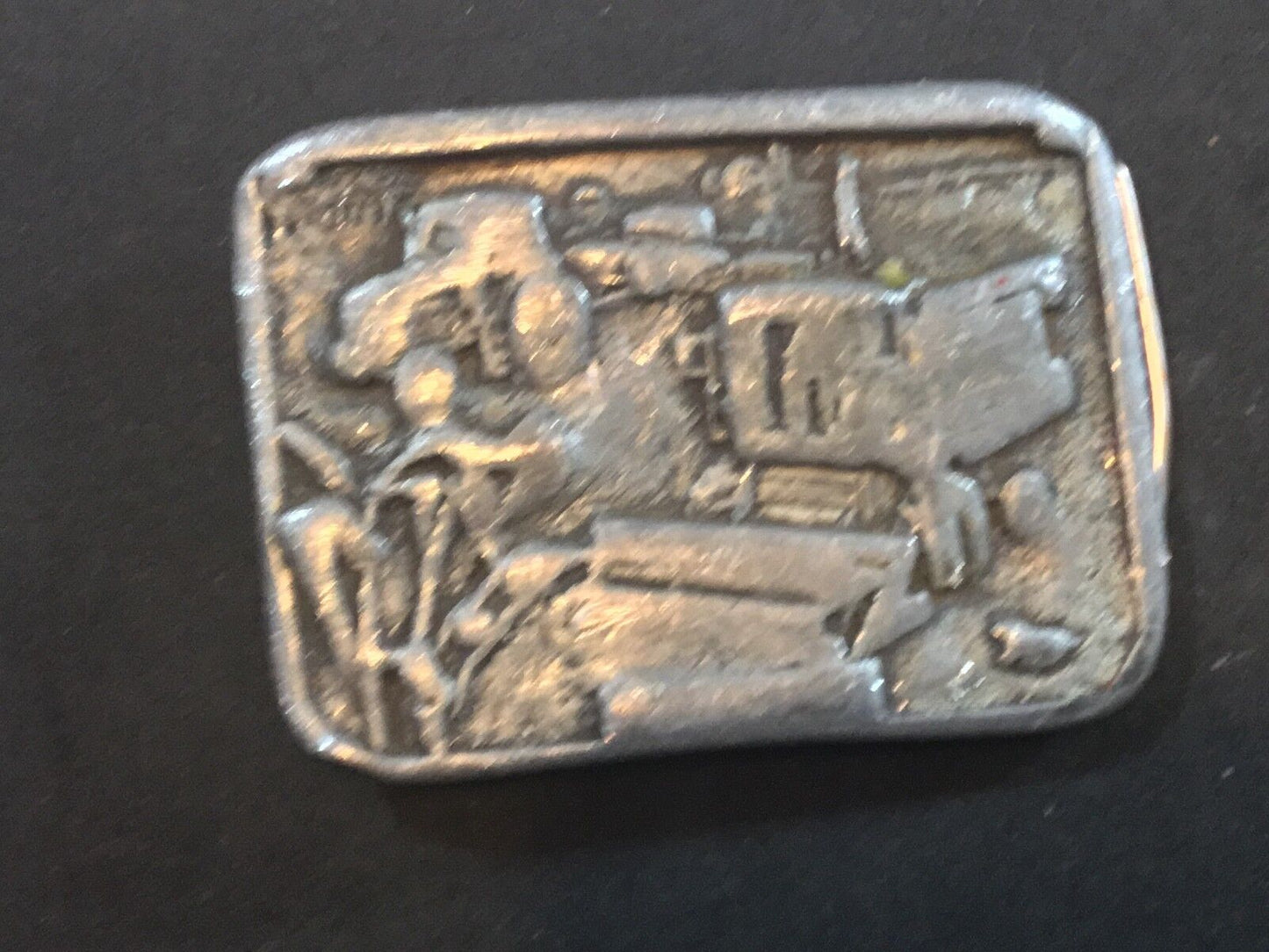 VINTAGE 1980s **CASE/INTERNATIONAL HARVESTER** TRACTOR COMBINE BELT BUCKLE 1985