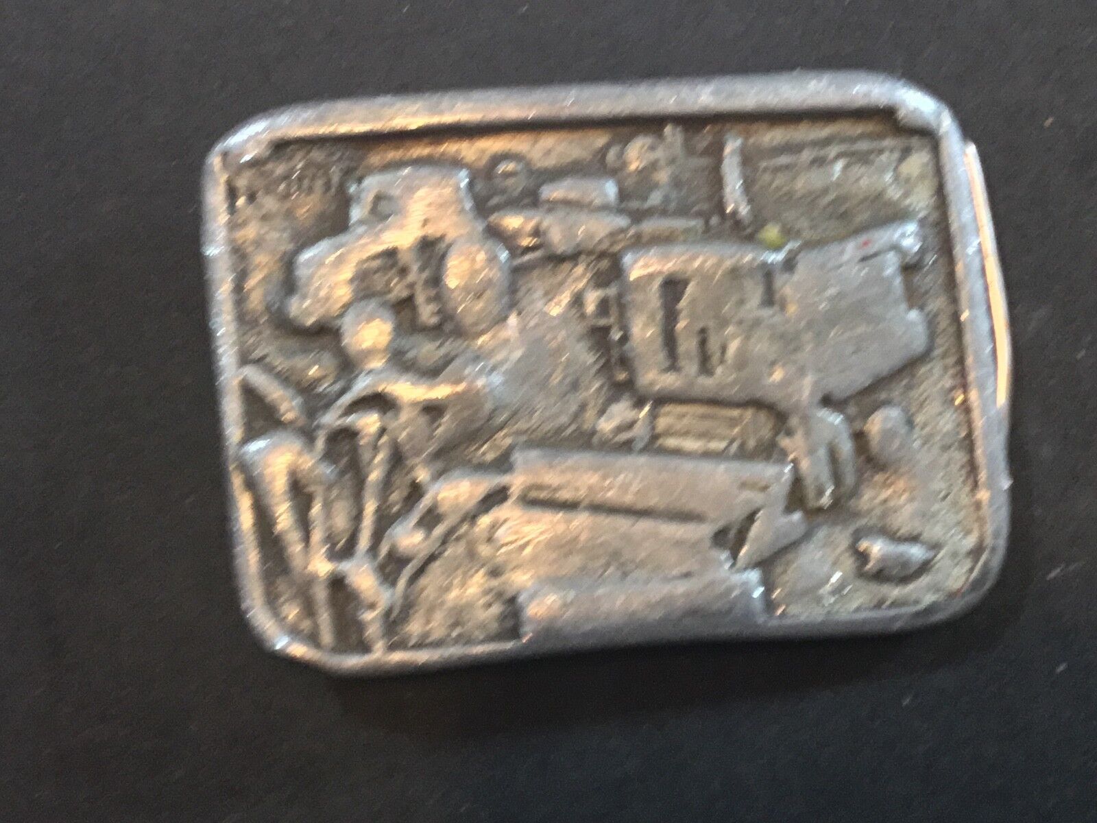 VINTAGE 1980s **CASE/INTERNATIONAL HARVESTER** TRACTOR COMBINE BELT BUCKLE 1985