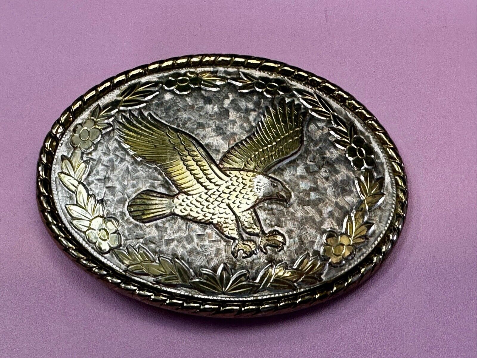 Vintage EAGLE flying High western etched flower swirl design belt buckle - W