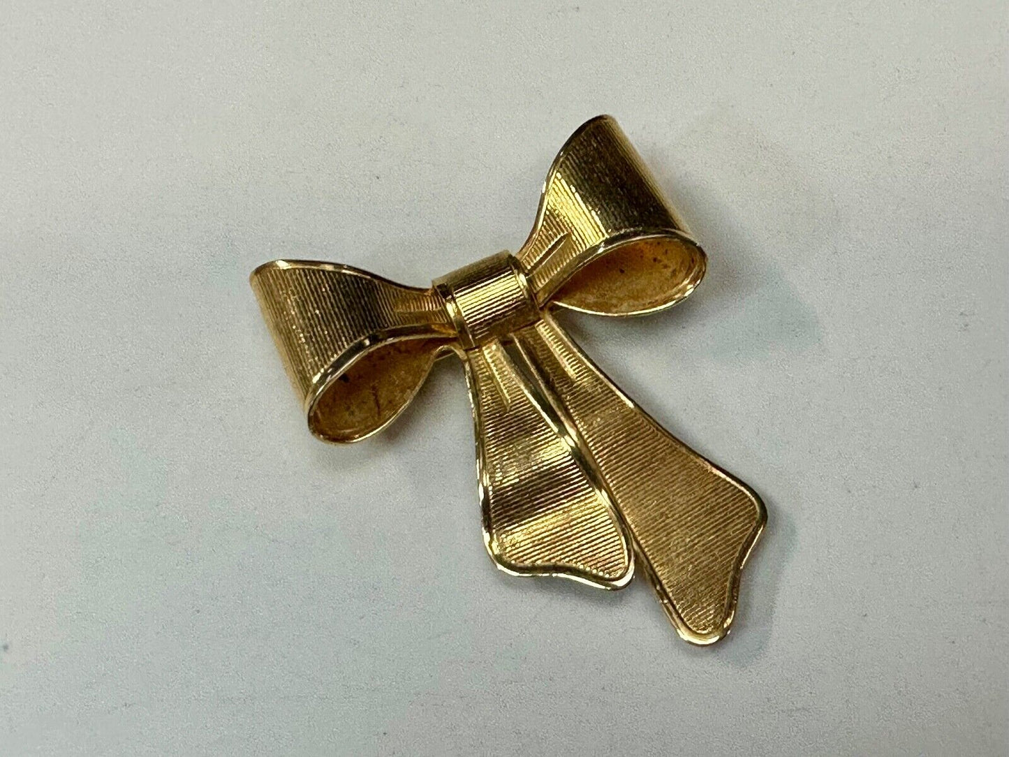 Adorable Holliday Bow - Avon signed gold tone brooch pin